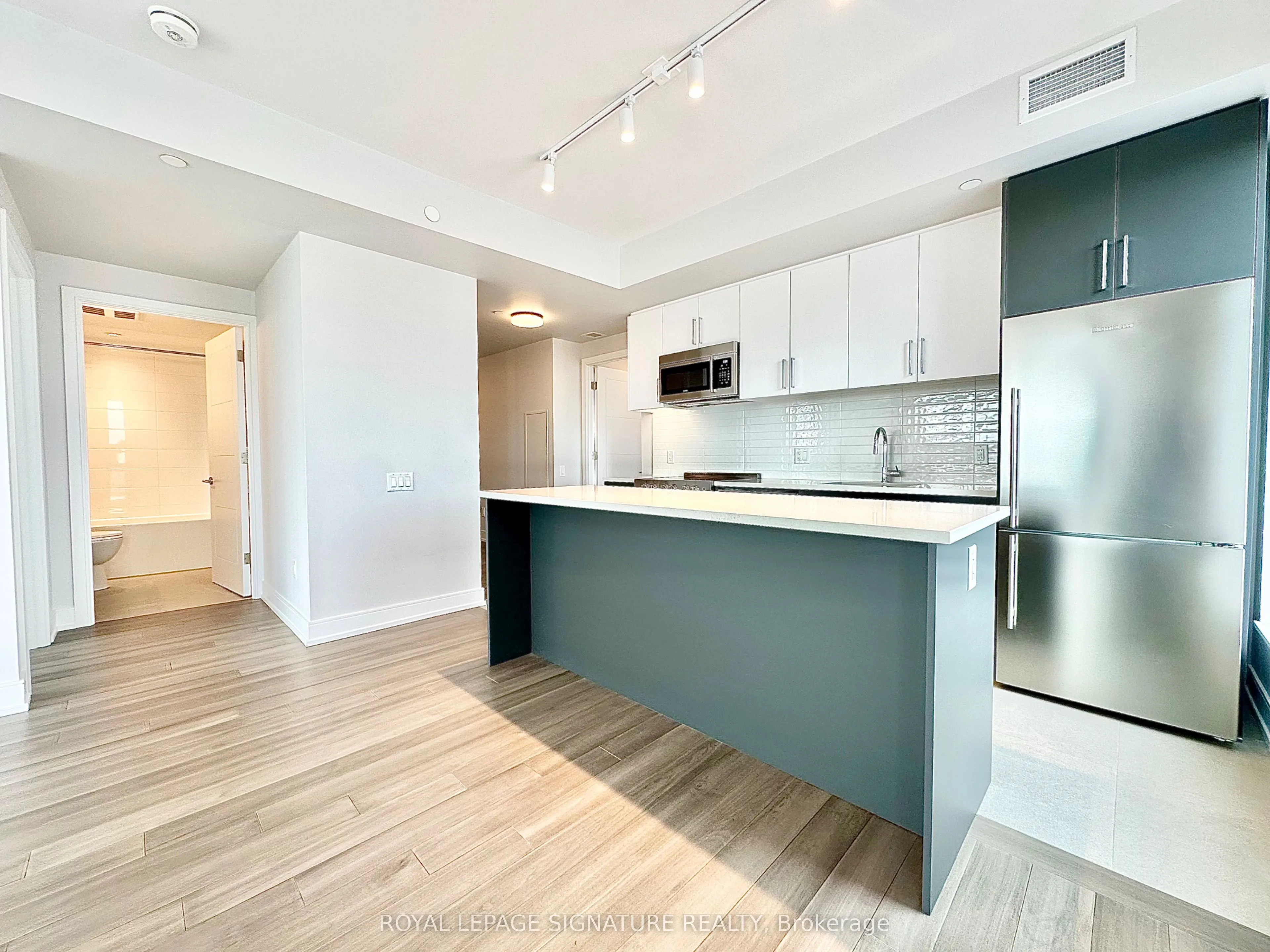 2525 Bathurst Street #909