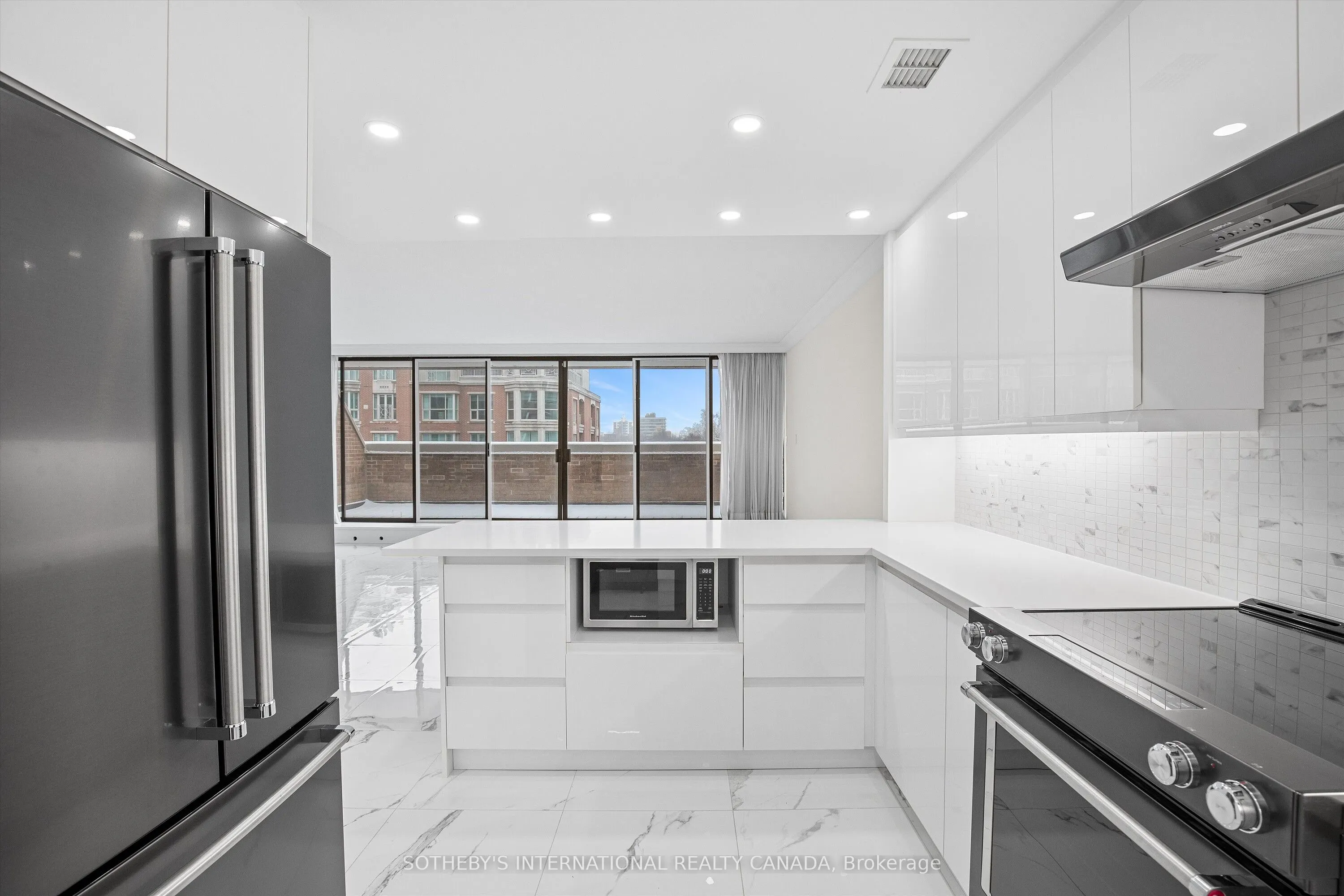 55A Avenue Road #408