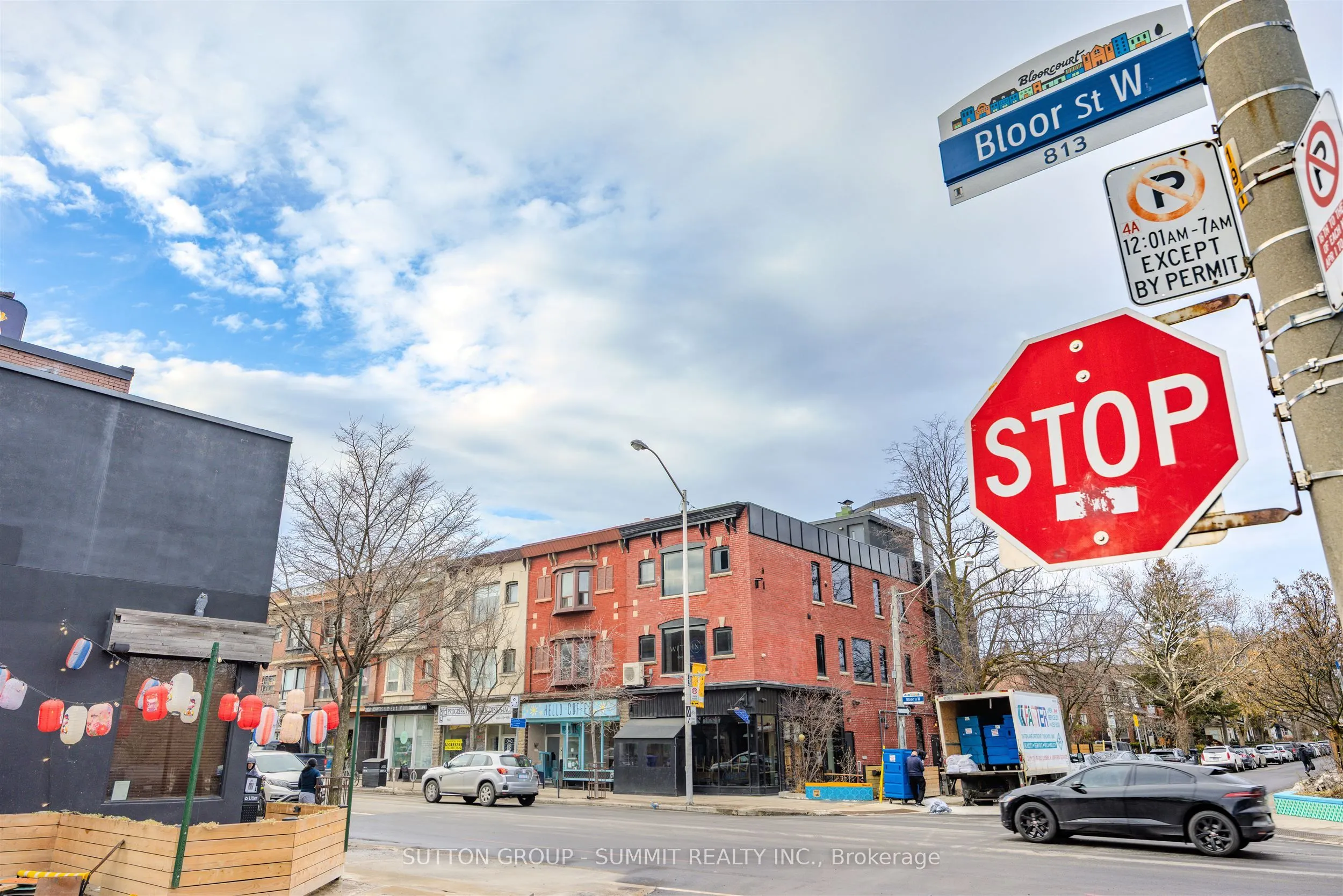811 Bloor Street W