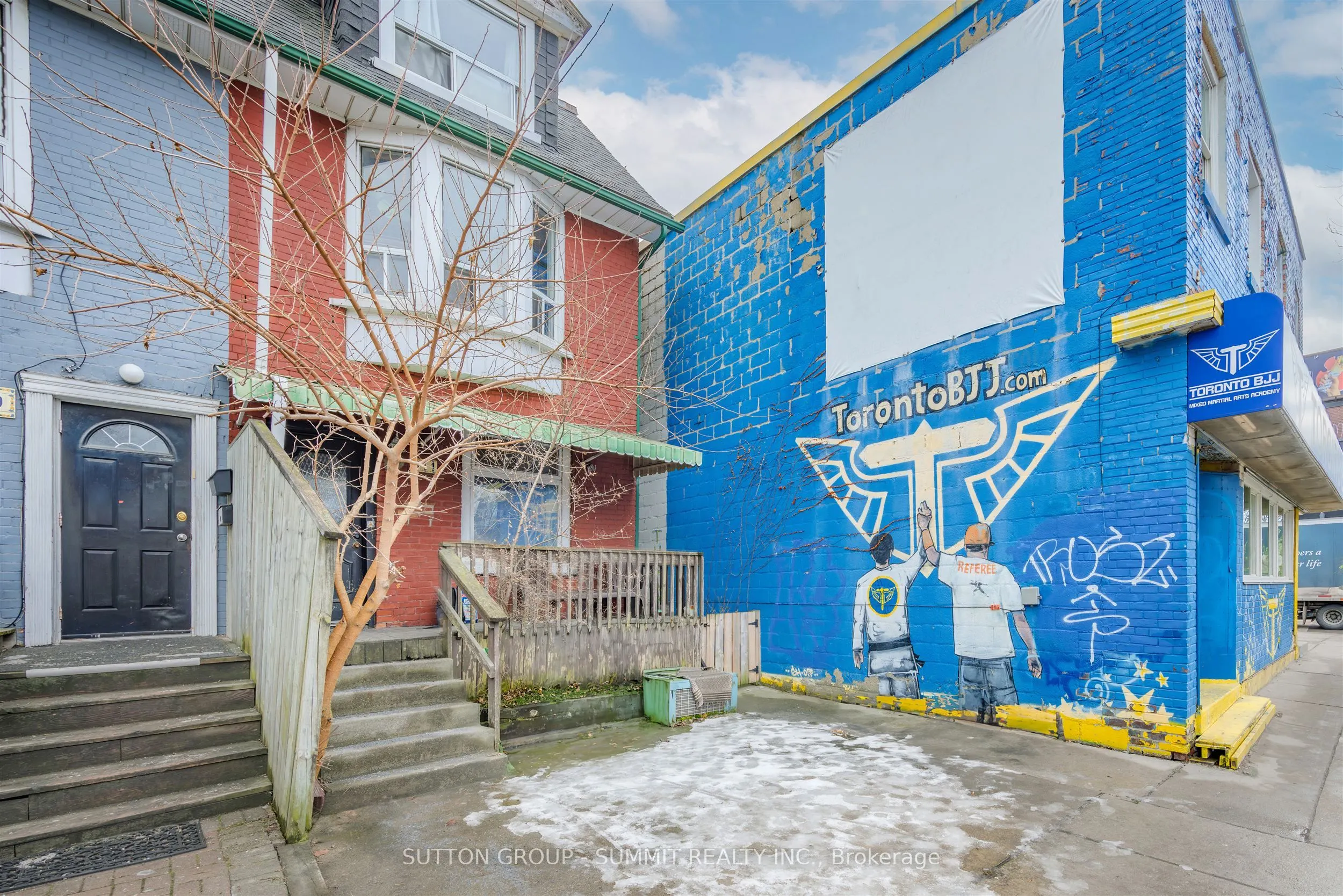 811 Bloor Street W