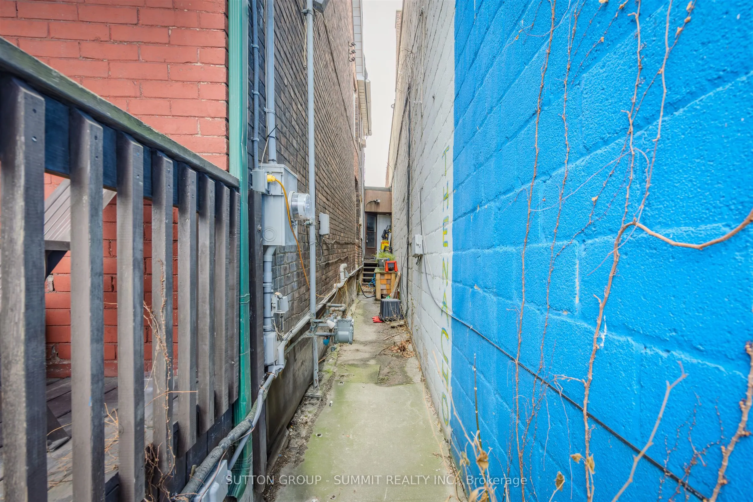 811 Bloor Street W