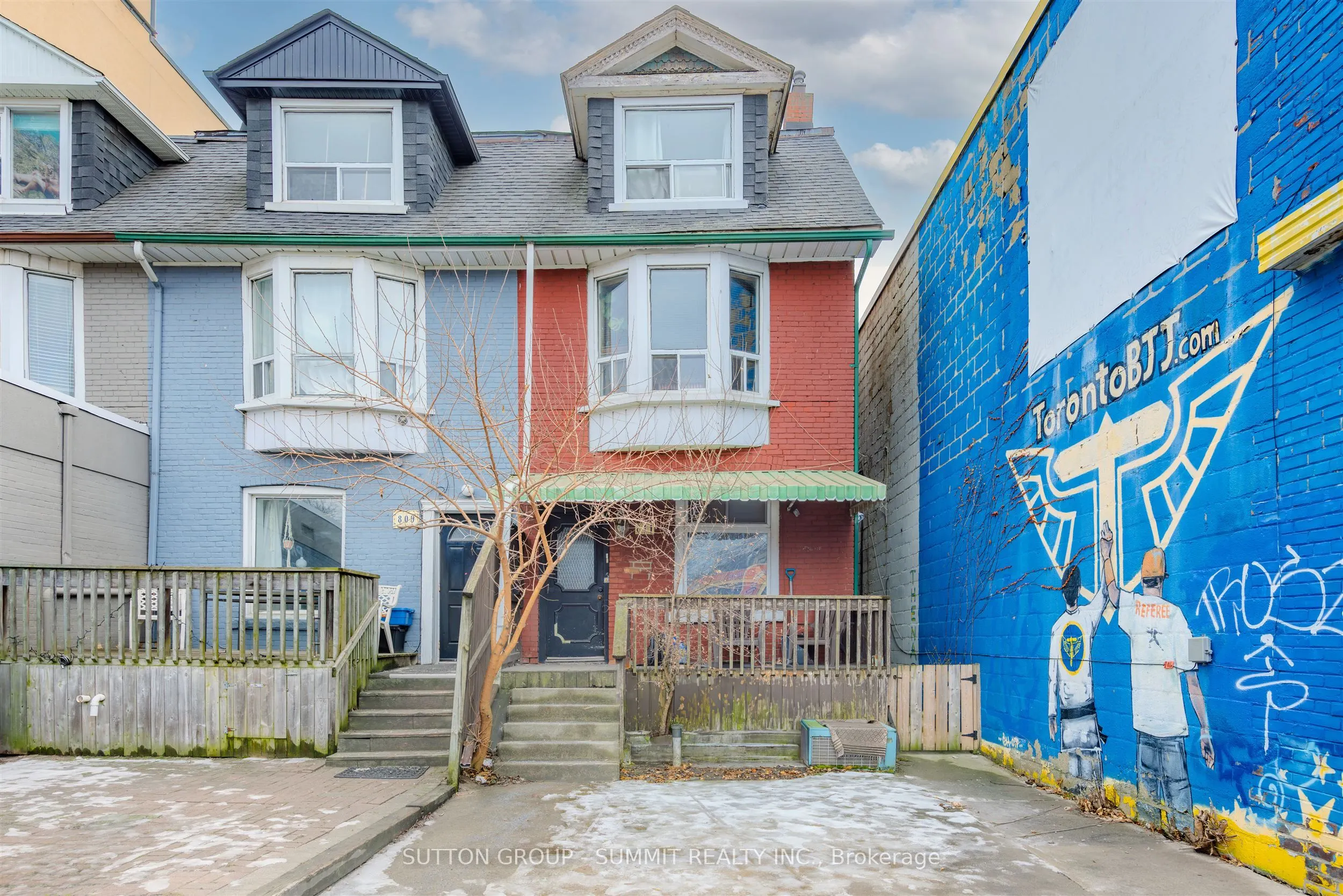 811 Bloor Street W