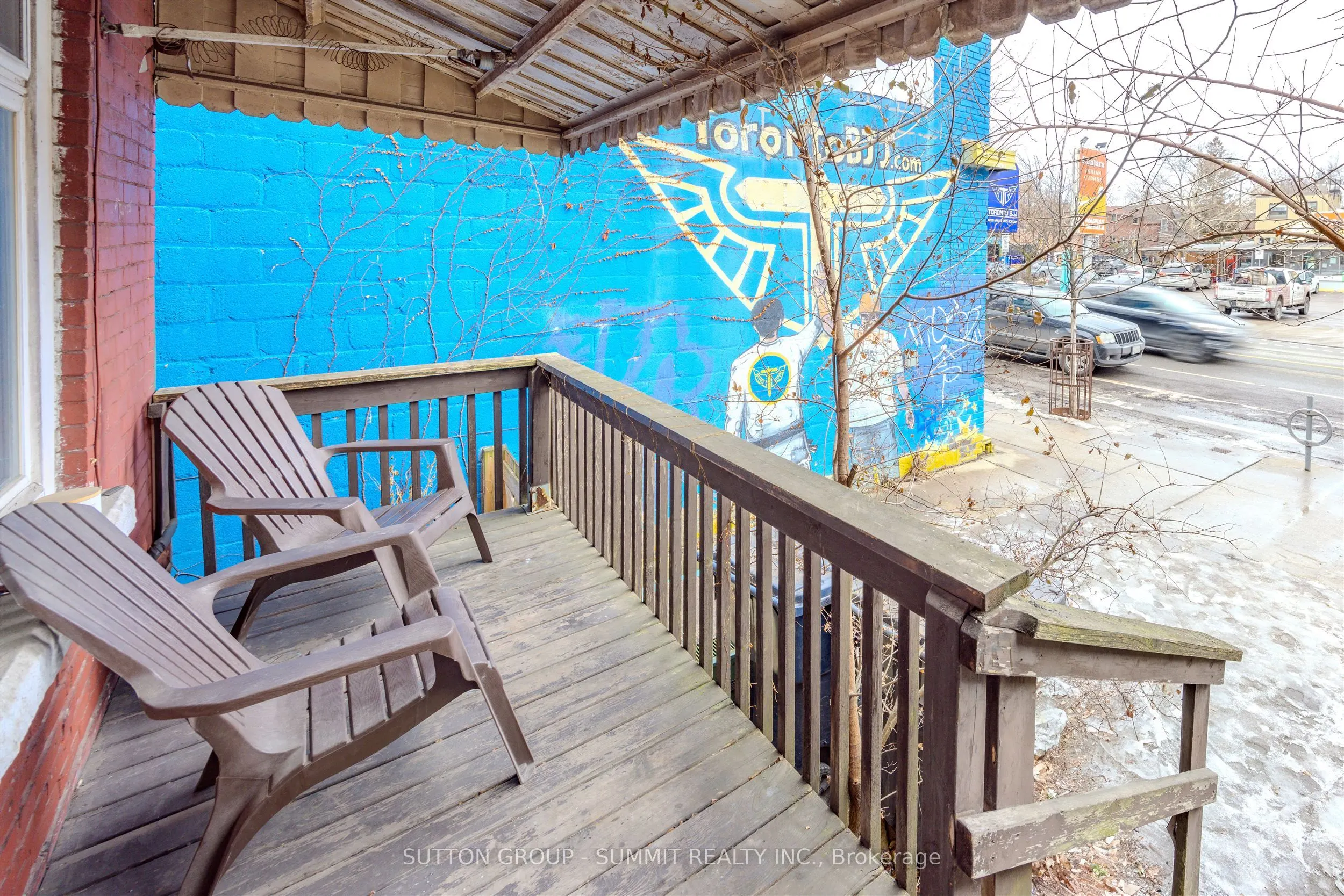 811 Bloor Street W