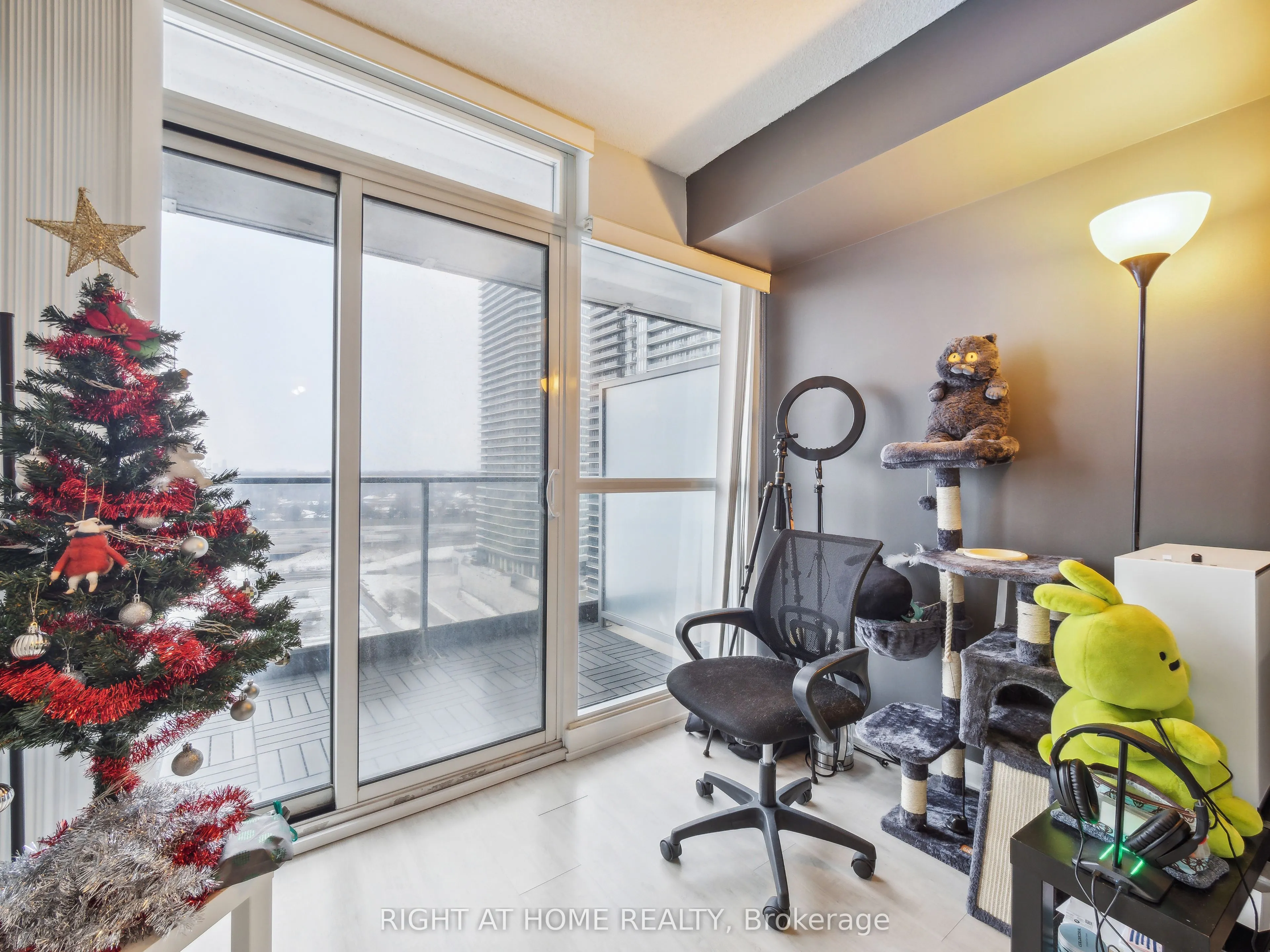 19 Singer Court #1701B