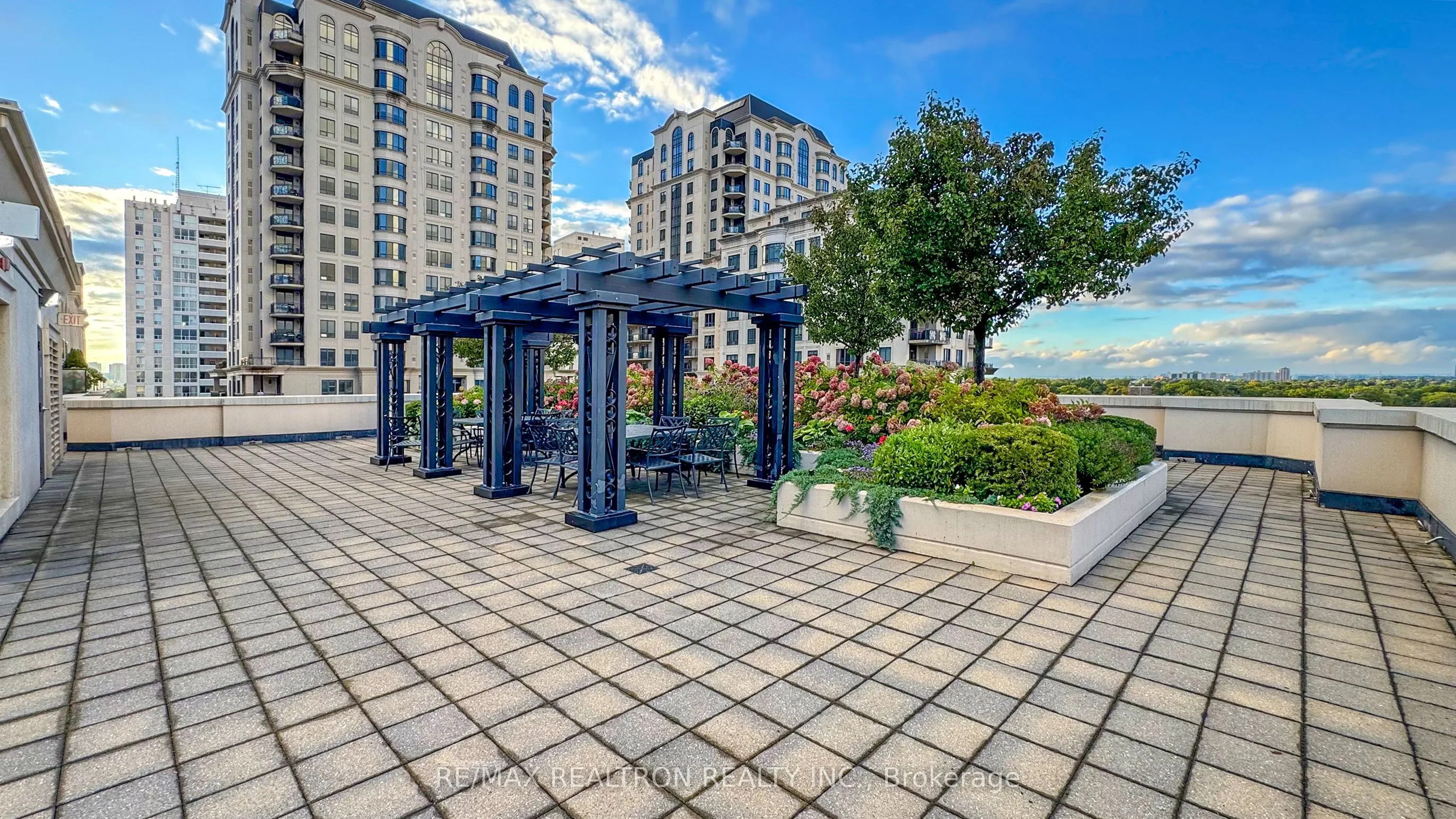 650 Sheppard Avenue E #412