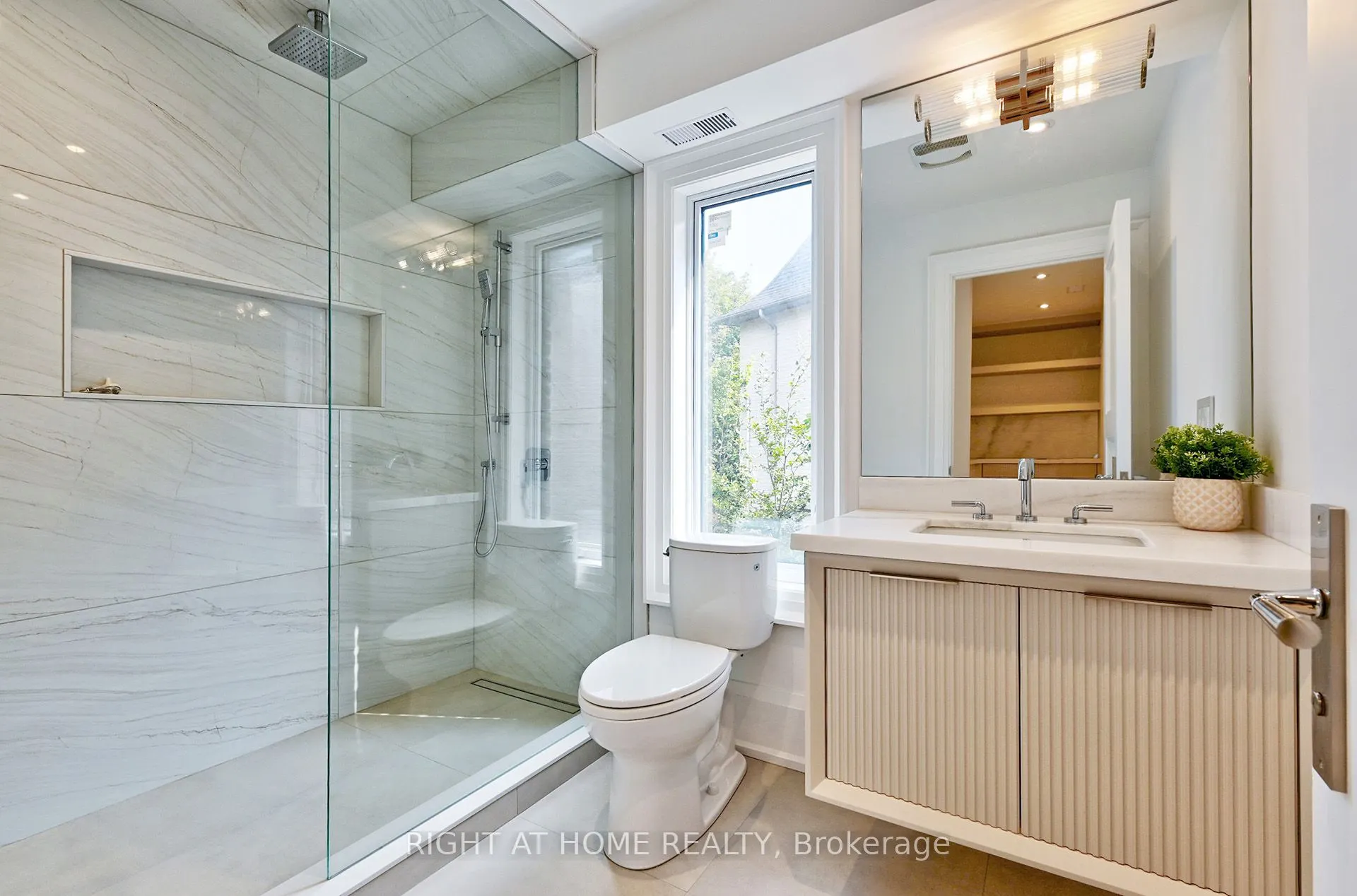 27 Hurlingham Crescent