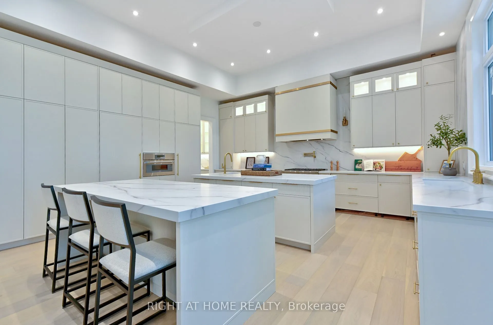 27 Hurlingham Crescent