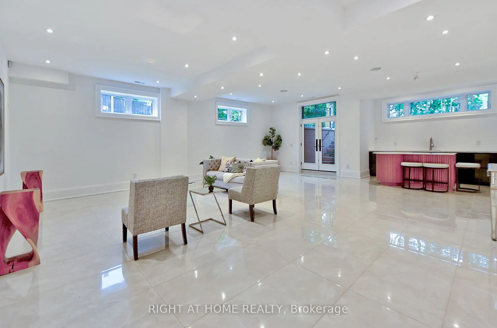 27 Hurlingham Crescent