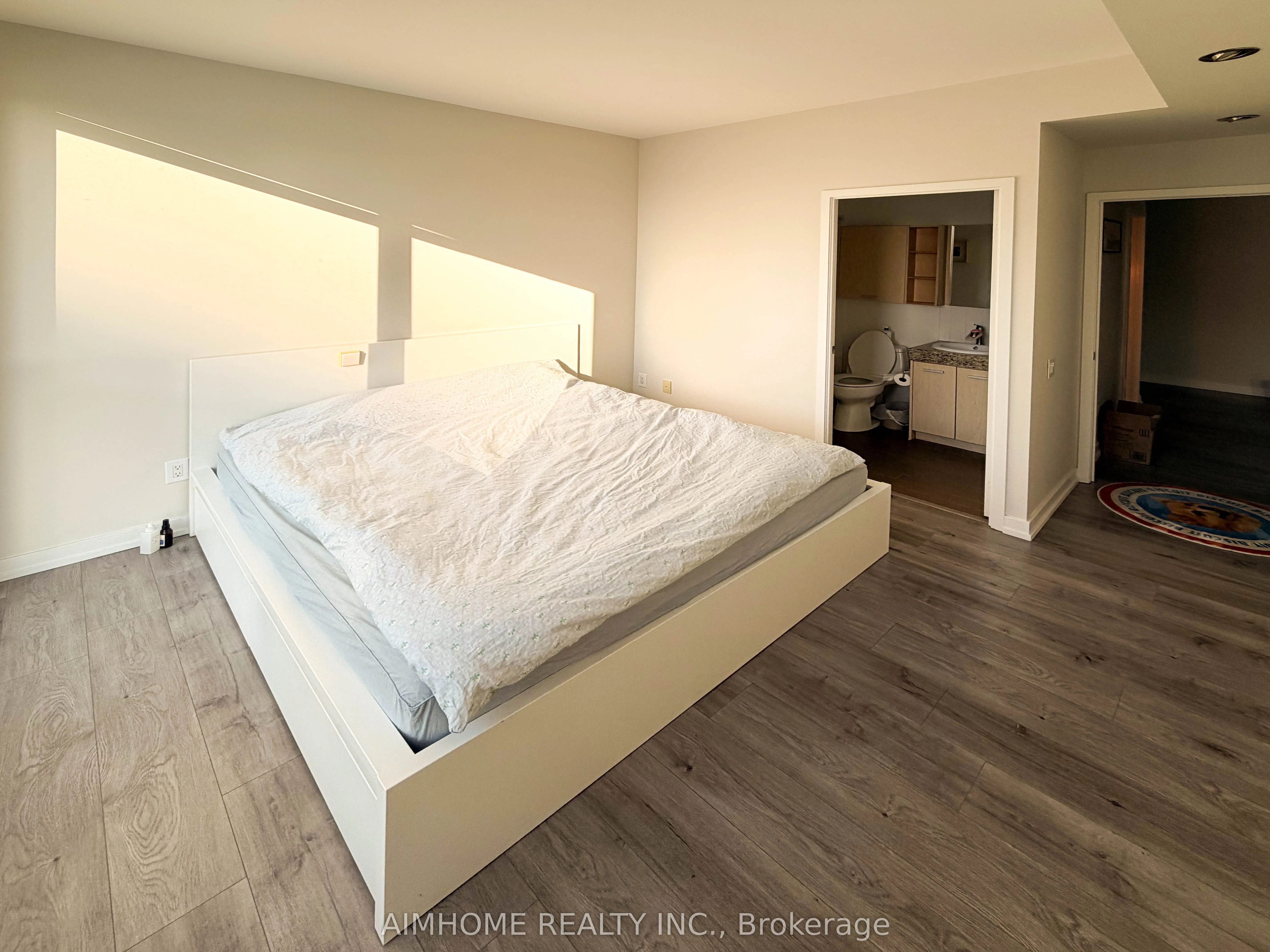 29 Singer Court #1802