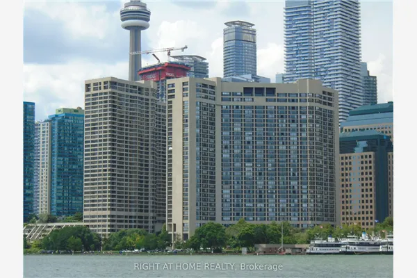 33 Harbour Square #838