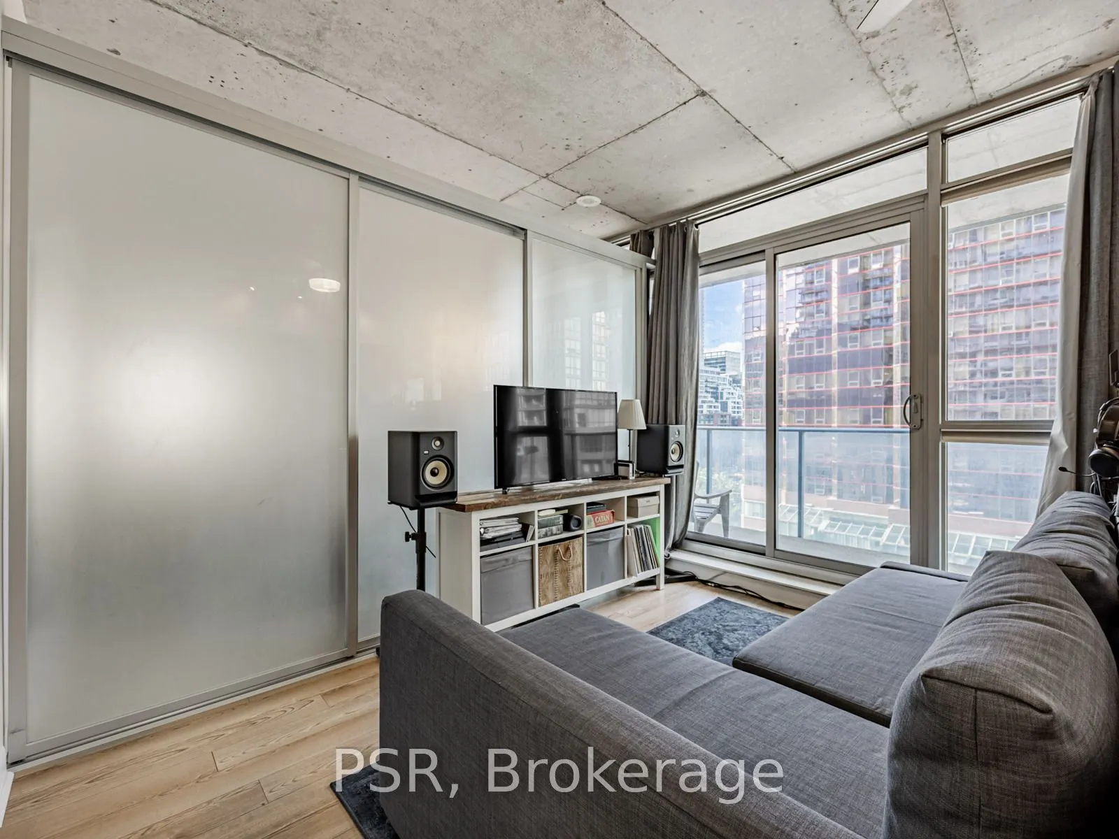 375 King Street W #801