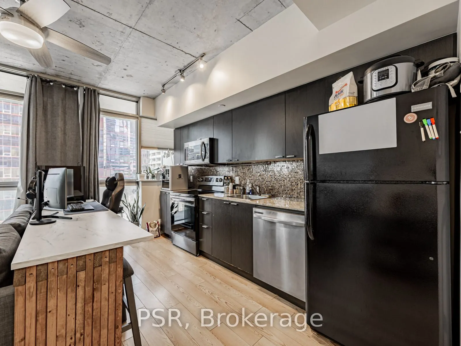 375 King Street W #801