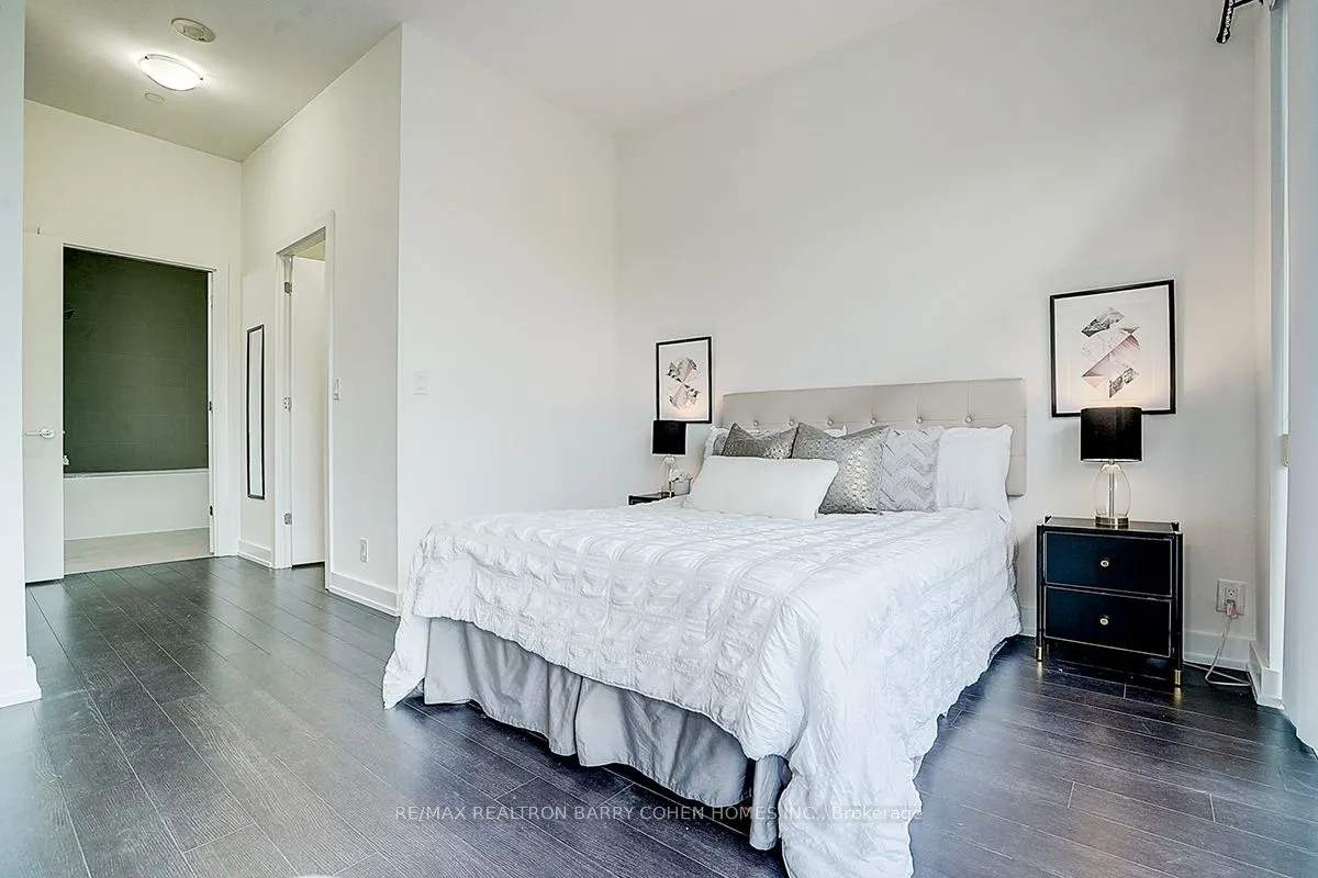 6 Parkwood Avenue #TH107