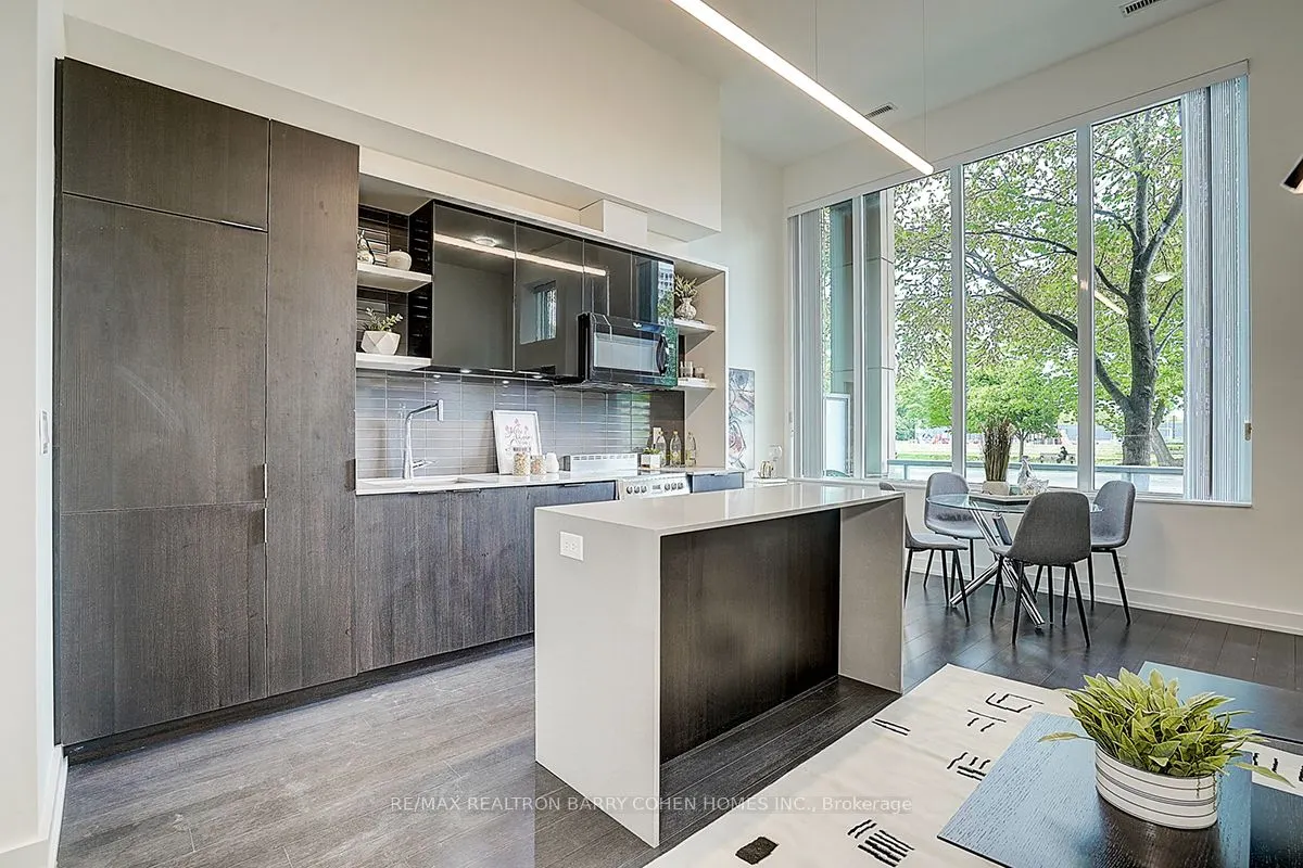 6 Parkwood Avenue #TH107