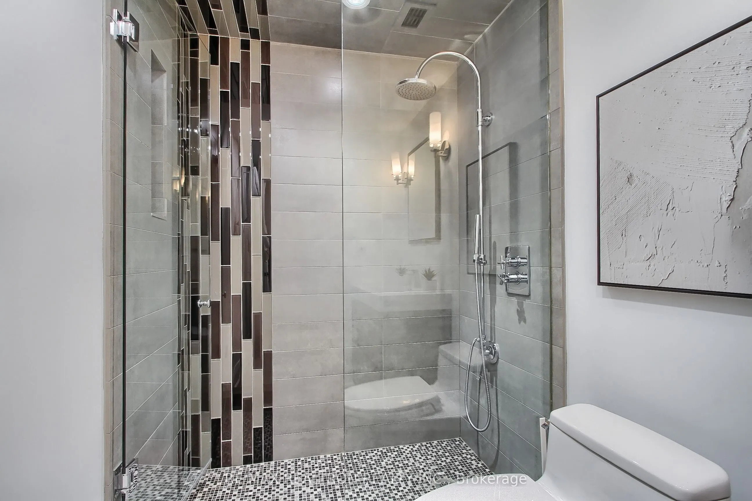 55A Avenue Road #406