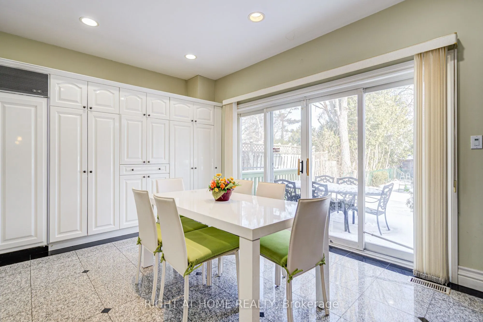 49 Arjay Crescent