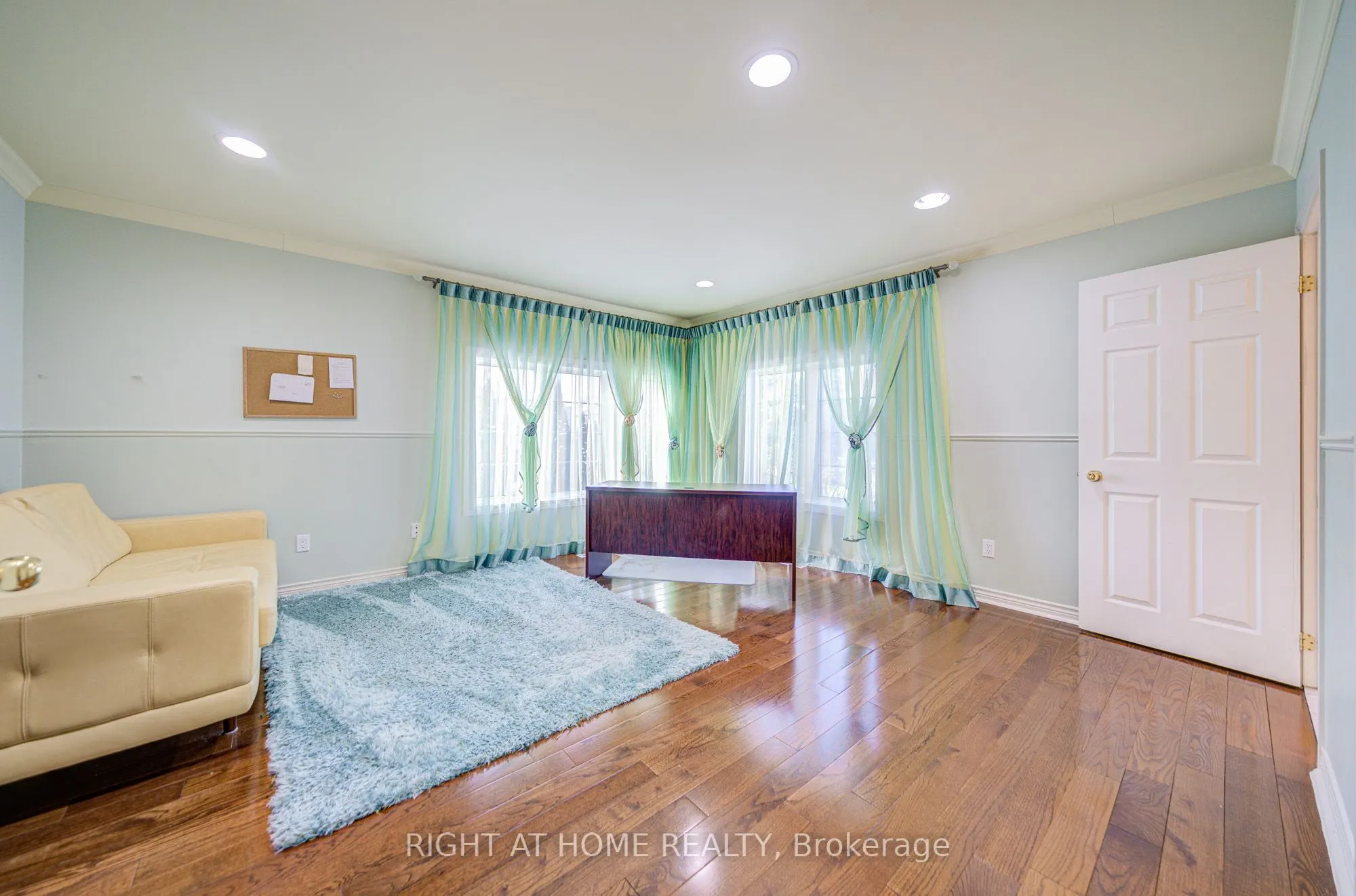 49 Arjay Crescent