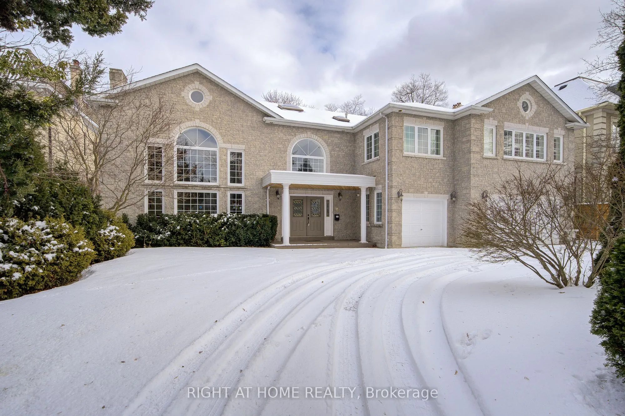49 Arjay Crescent