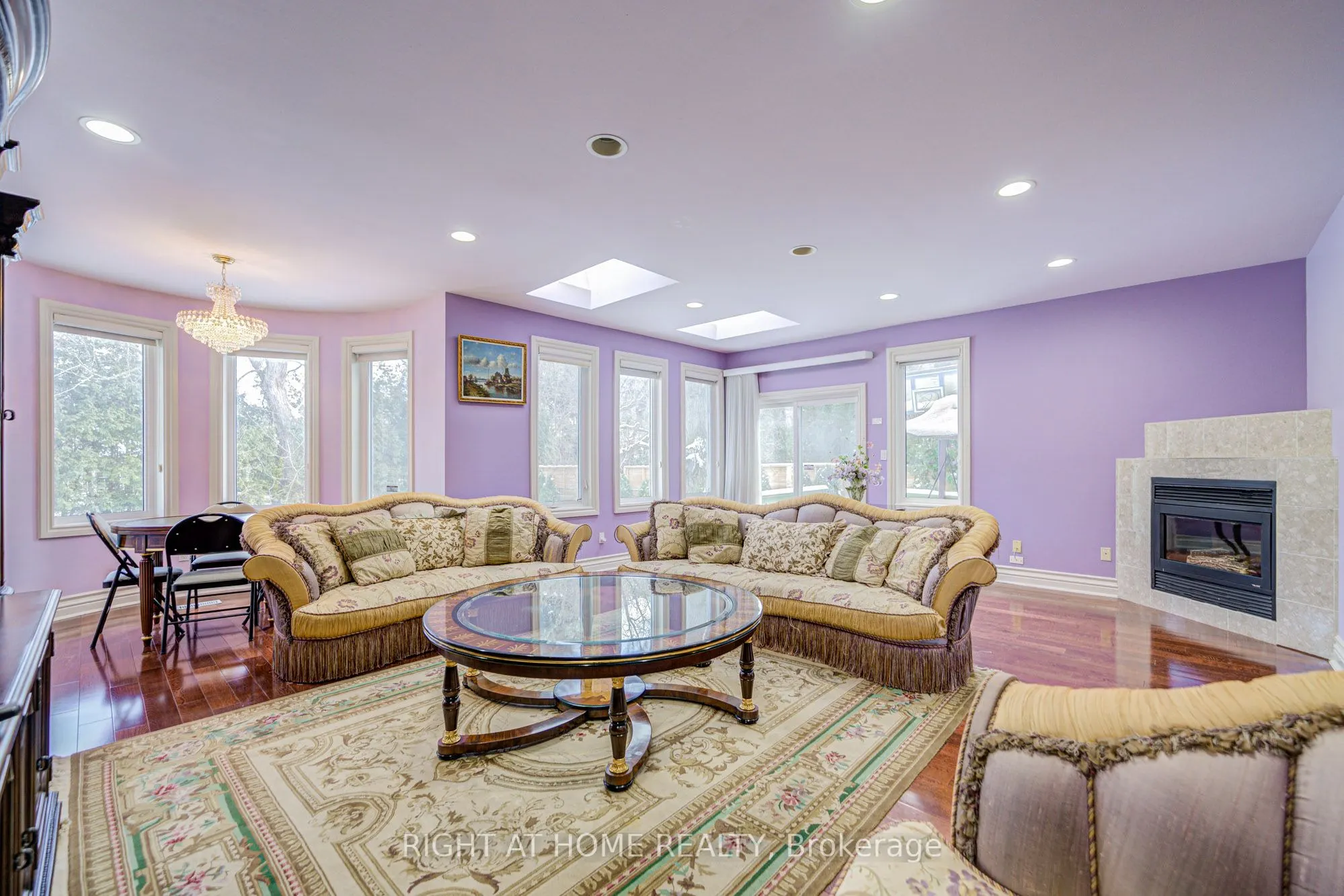 49 Arjay Crescent