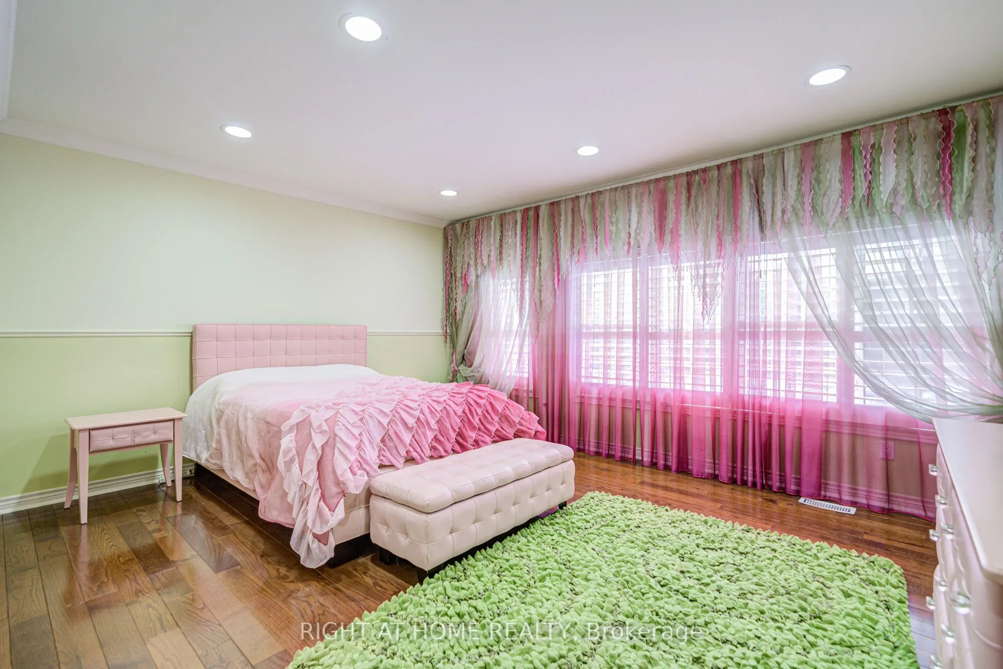 49 Arjay Crescent