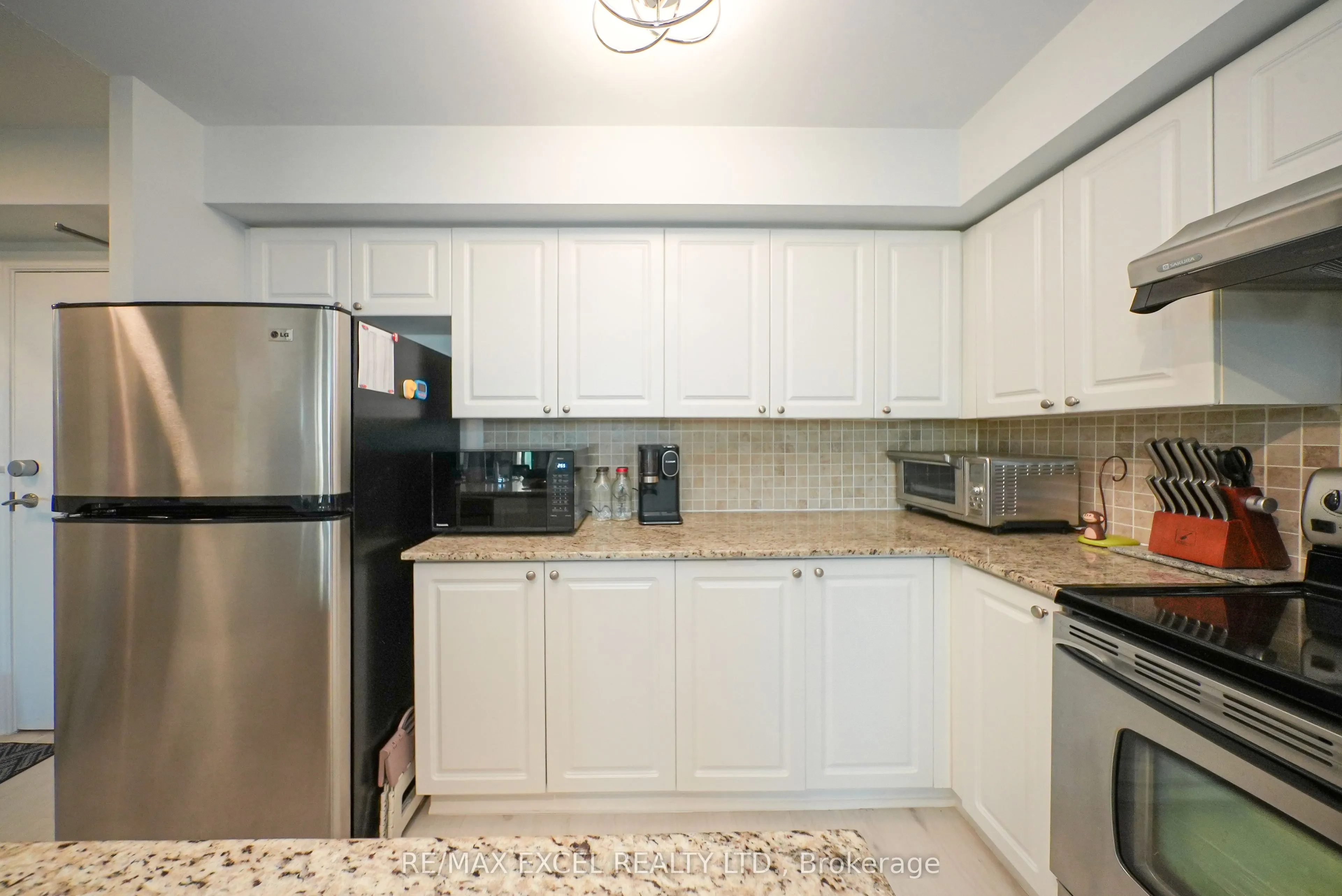 920 Sheppard Avenue W #711