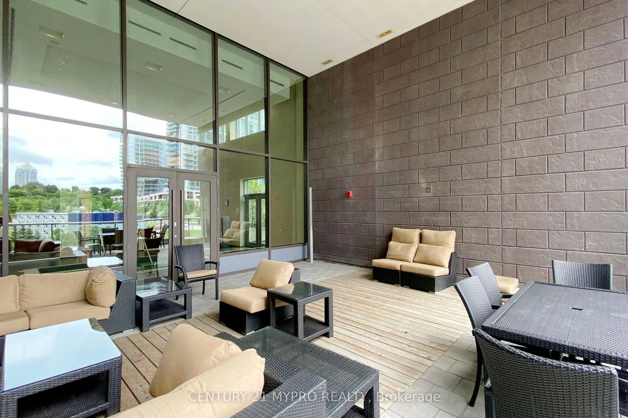121 Mcmahon Drive #3302
