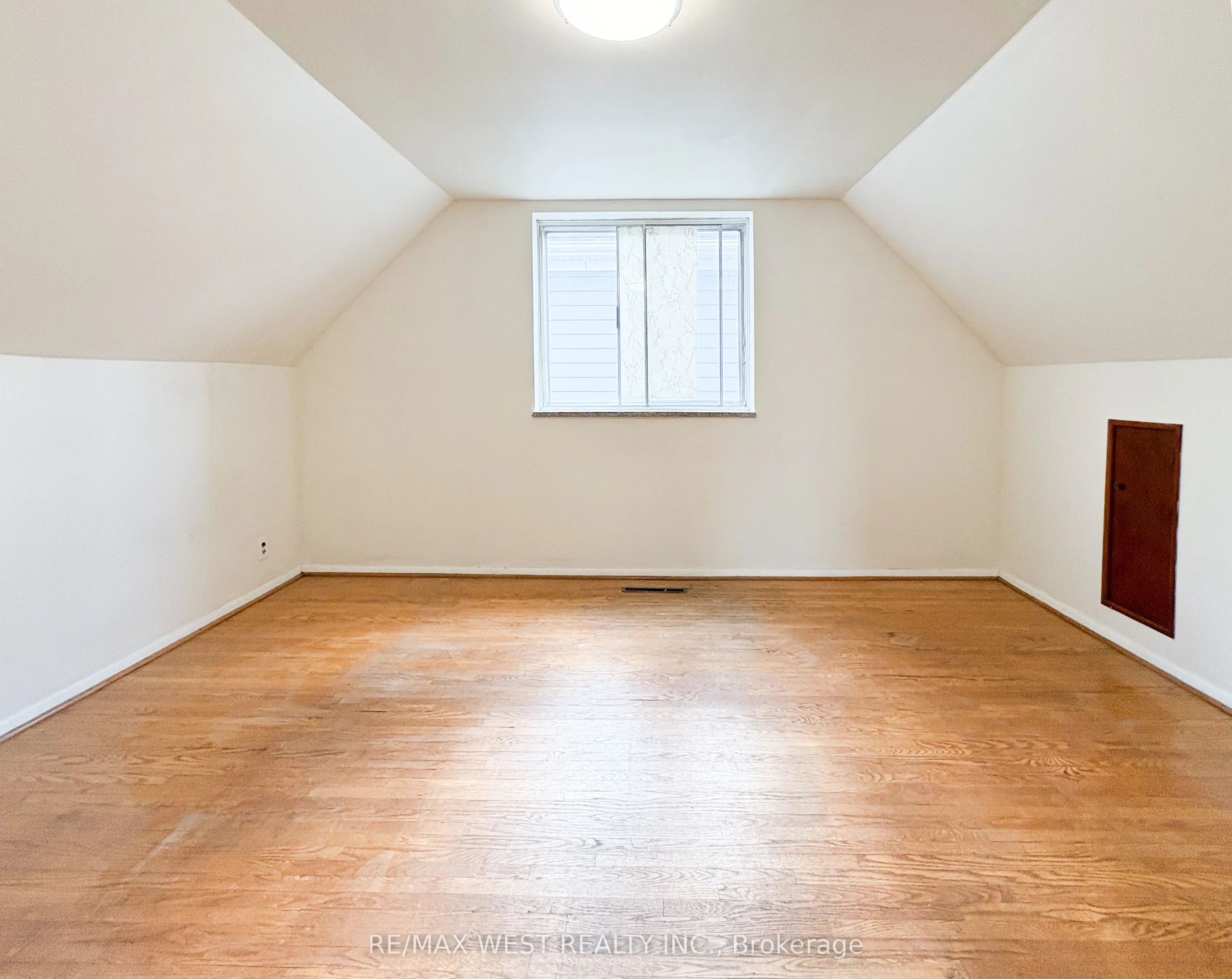 32 Broadleaf Road