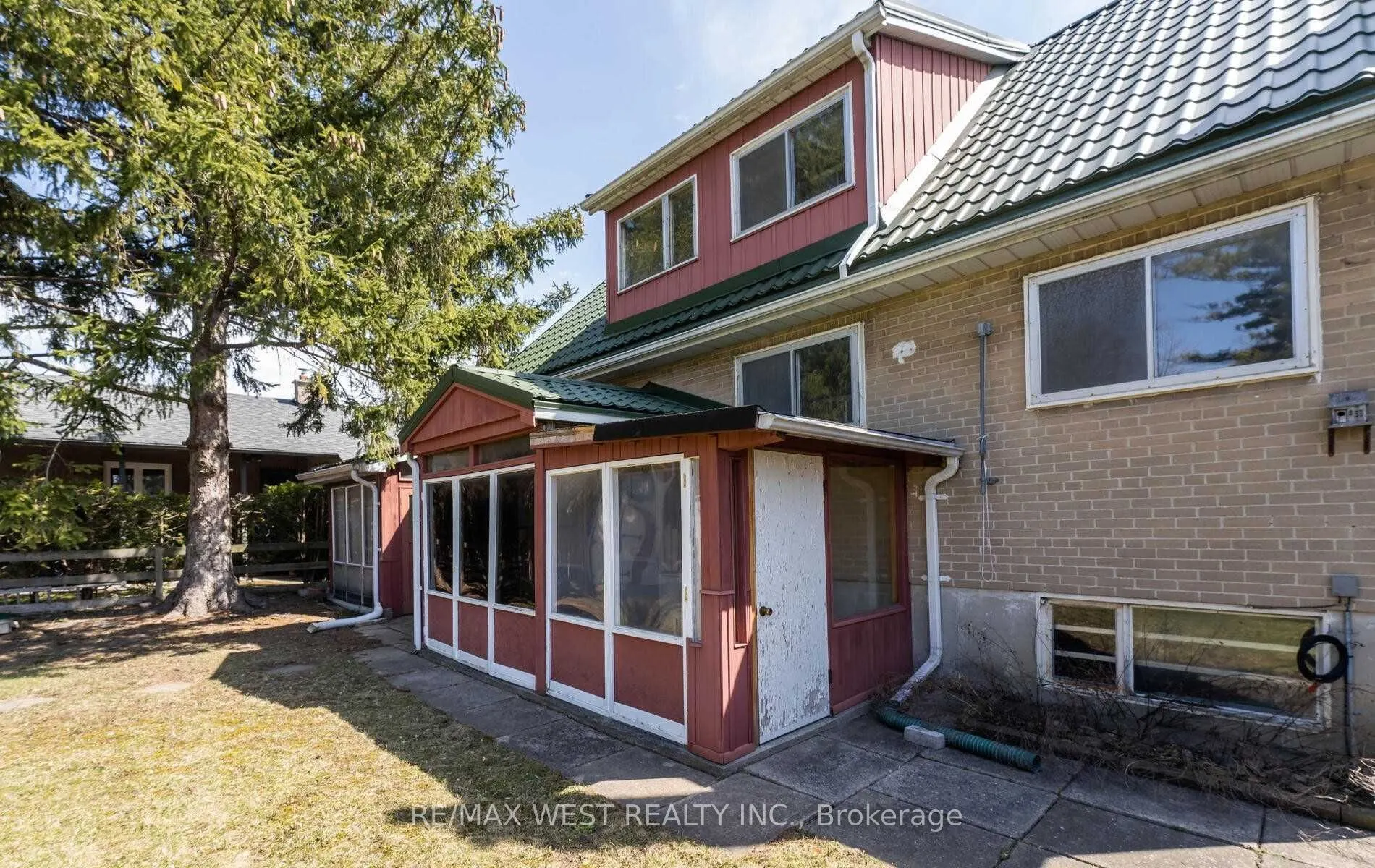 32 Broadleaf Road