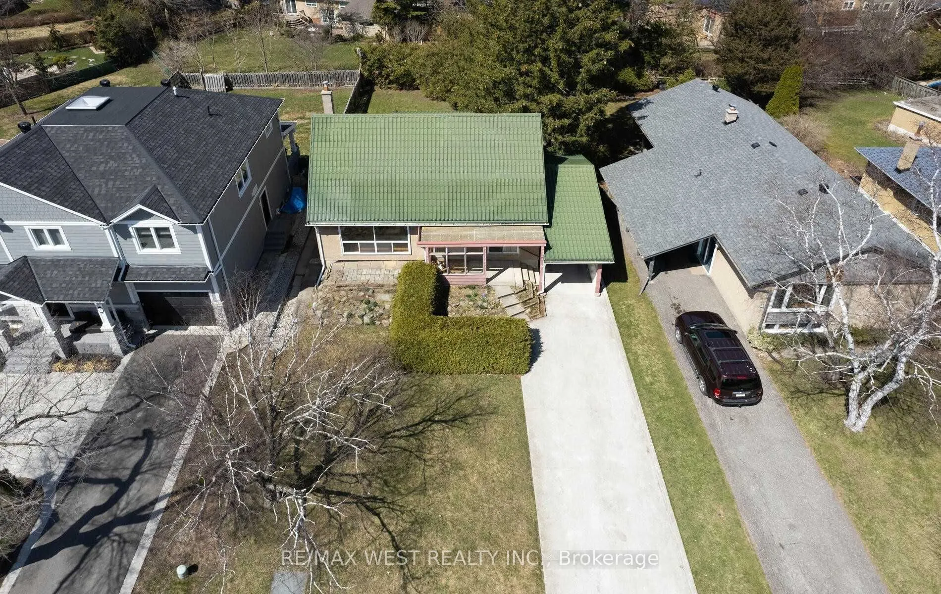 32 Broadleaf Road