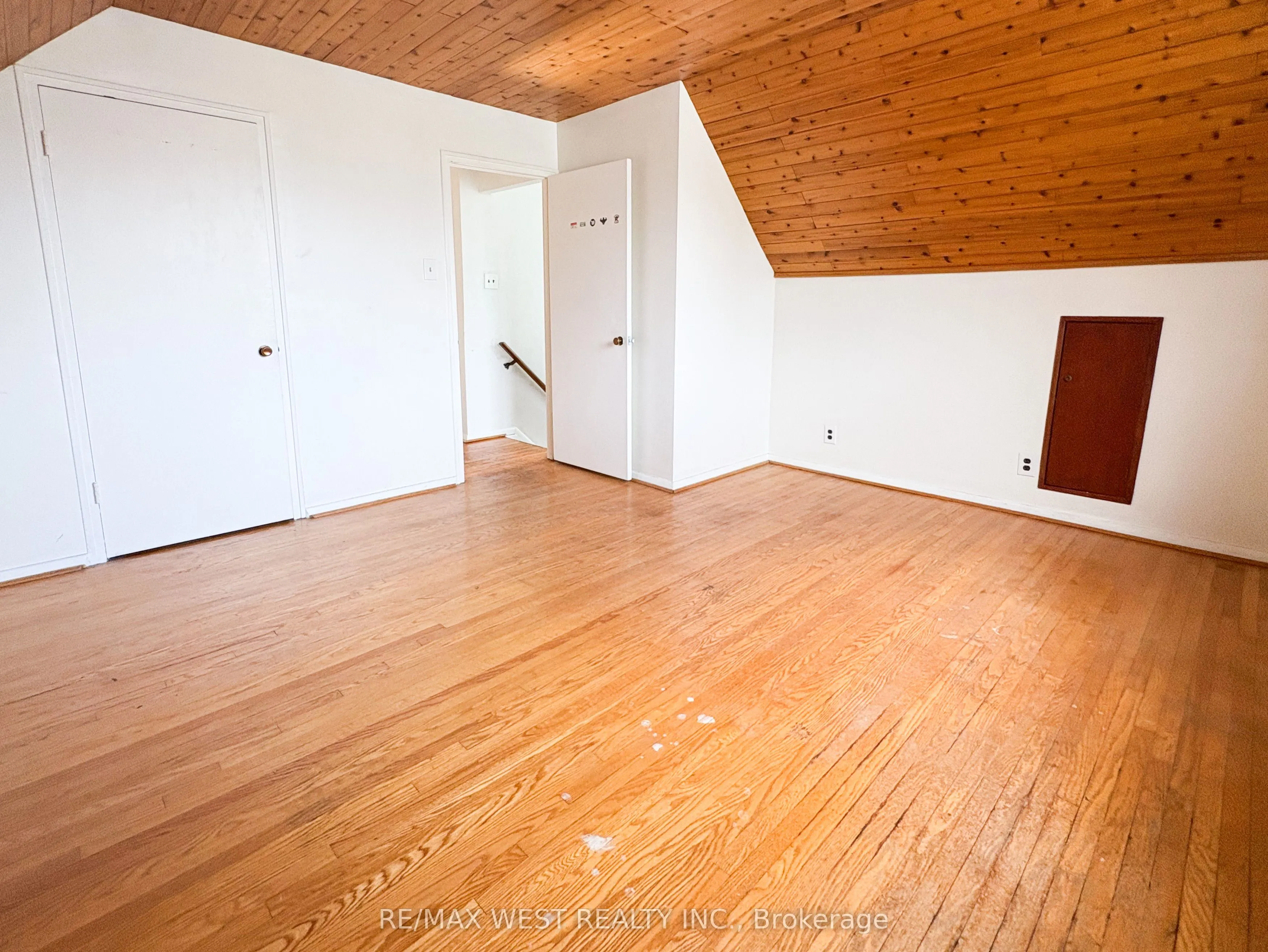 32 Broadleaf Road