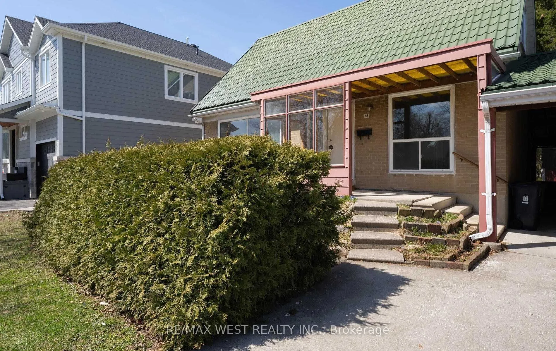 32 Broadleaf Road