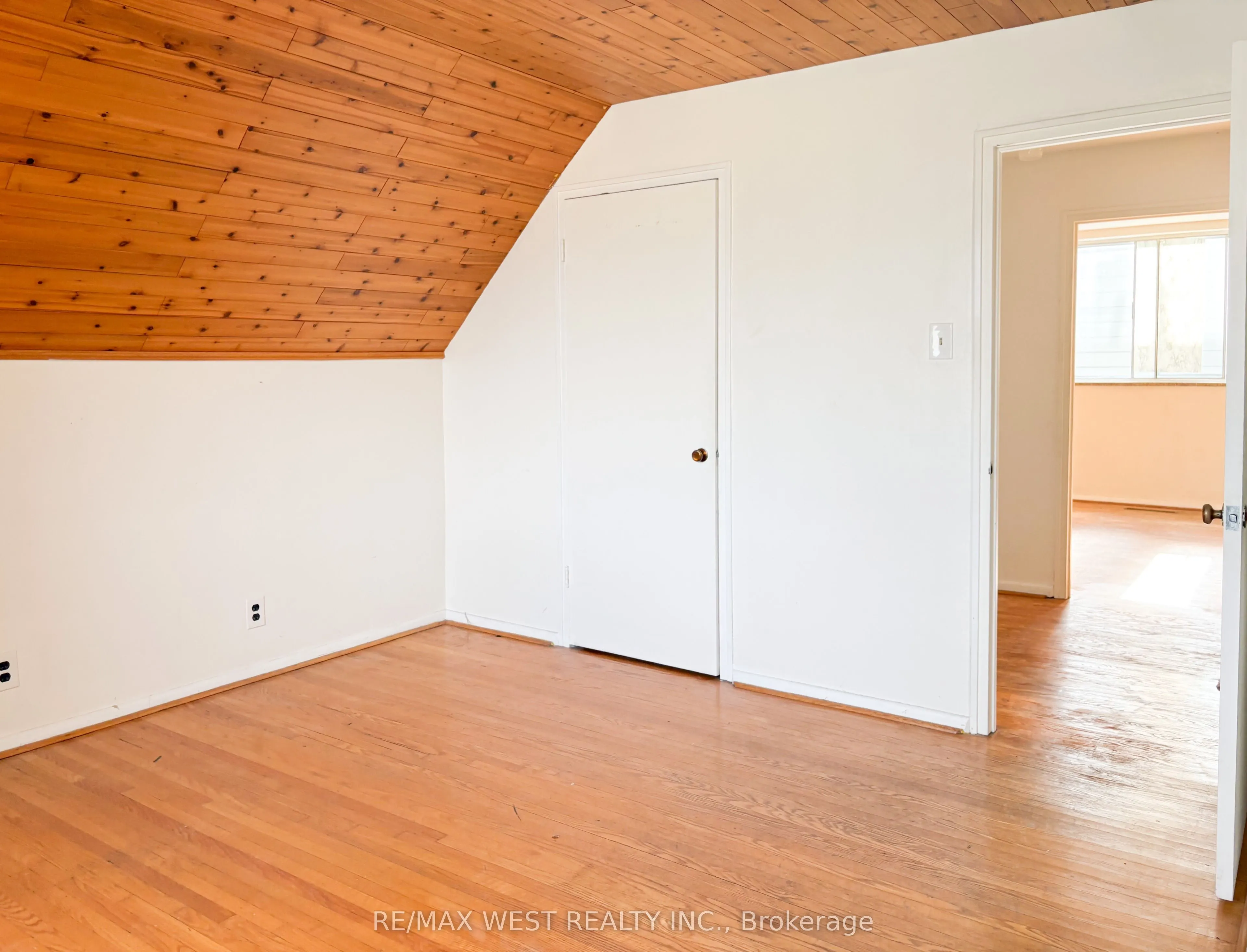 32 Broadleaf Road