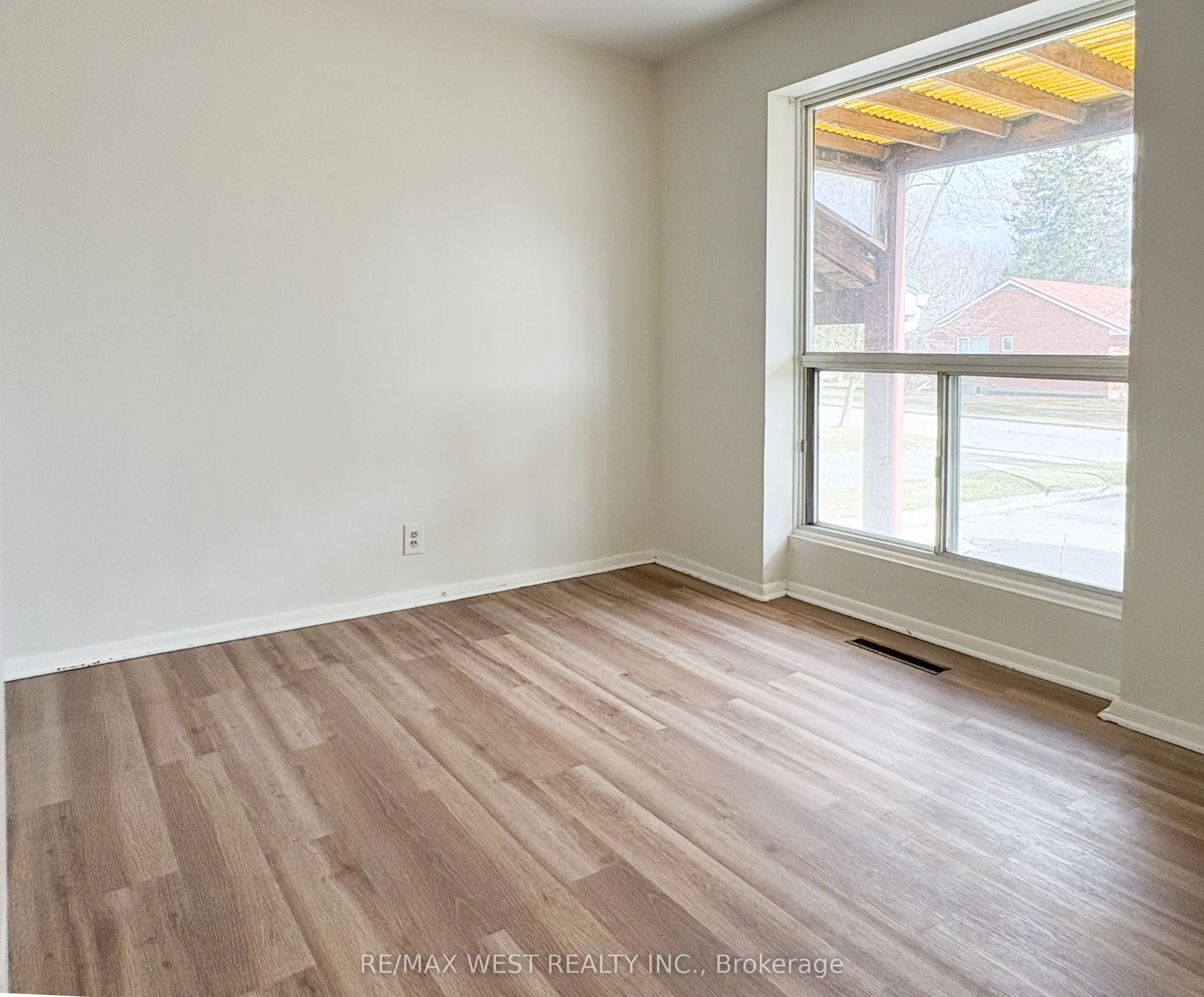 32 Broadleaf Road