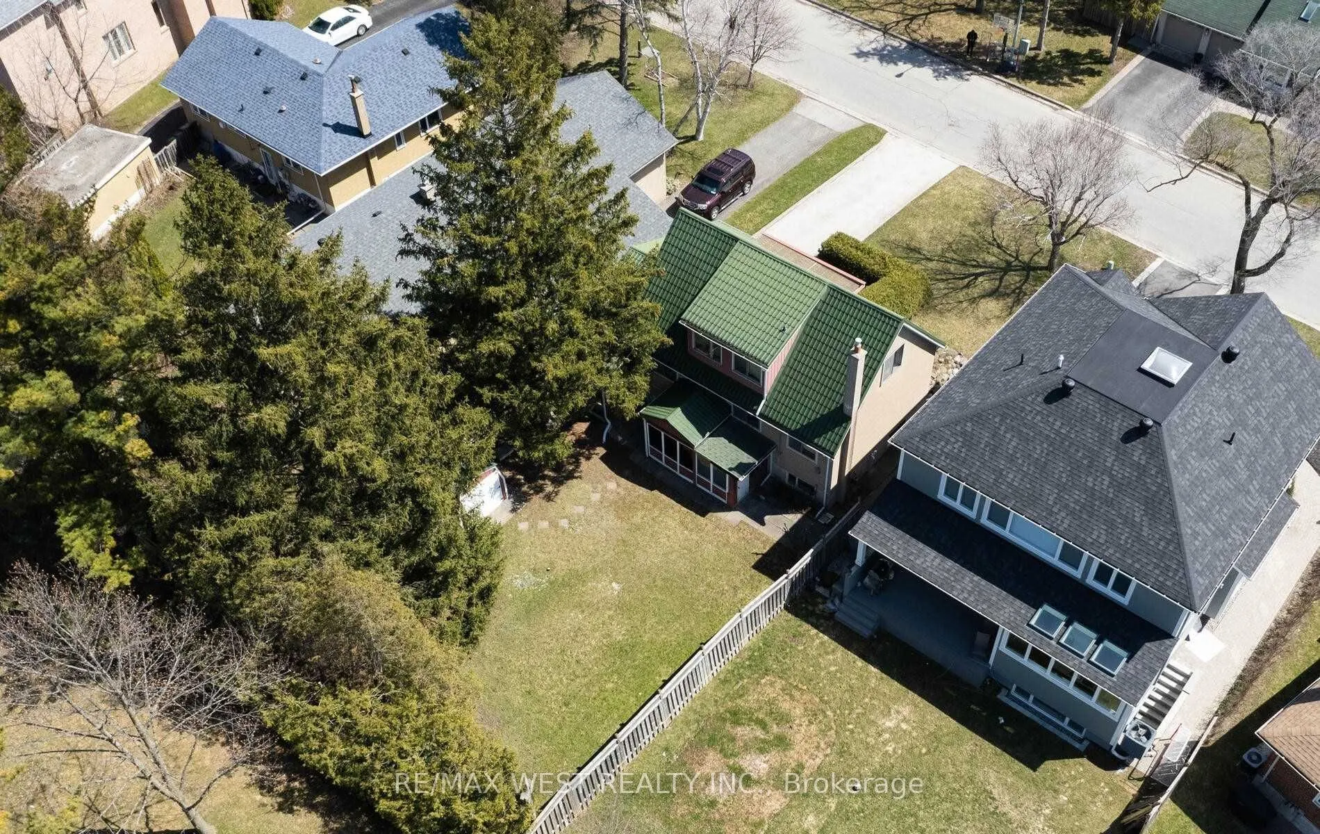 32 Broadleaf Road