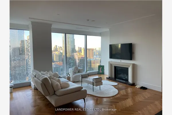 183 Wellington Street #3702