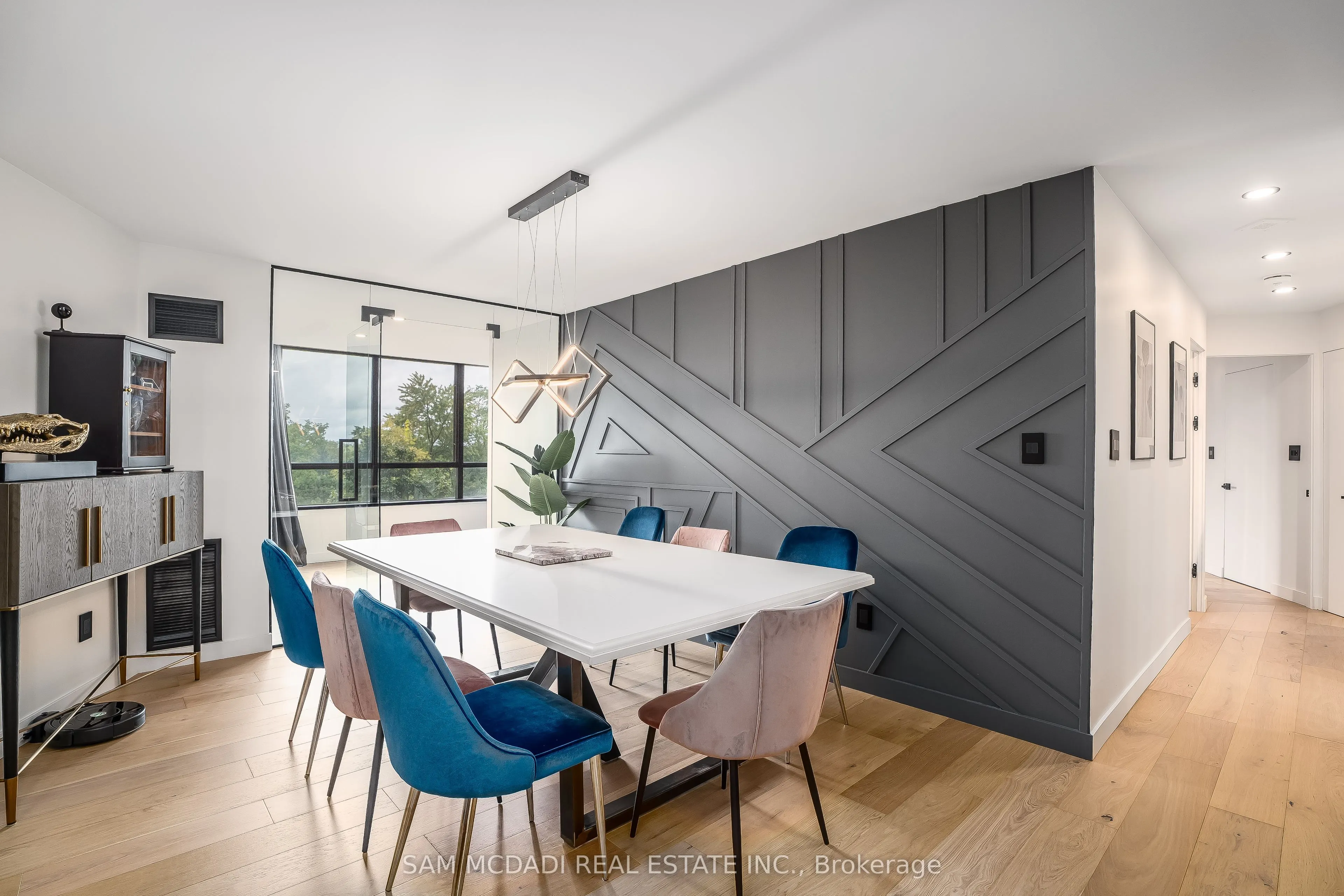 5444 Yonge Street #304