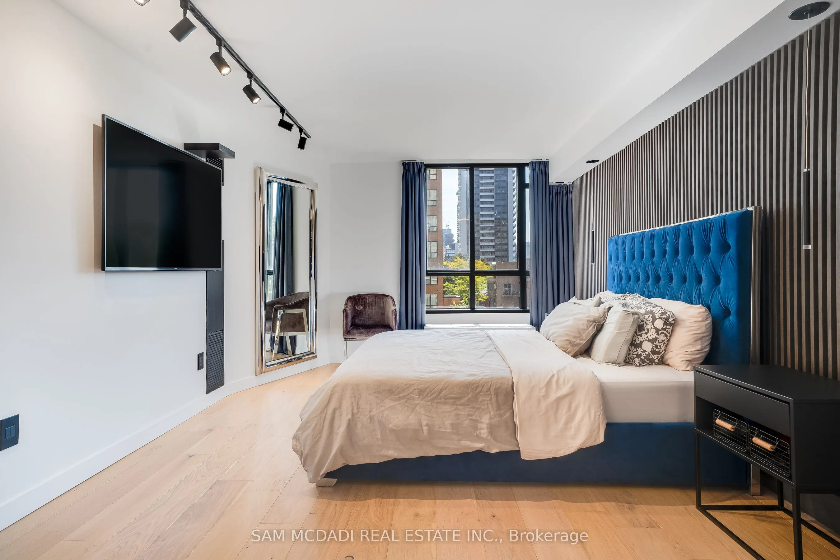 5444 Yonge Street #304