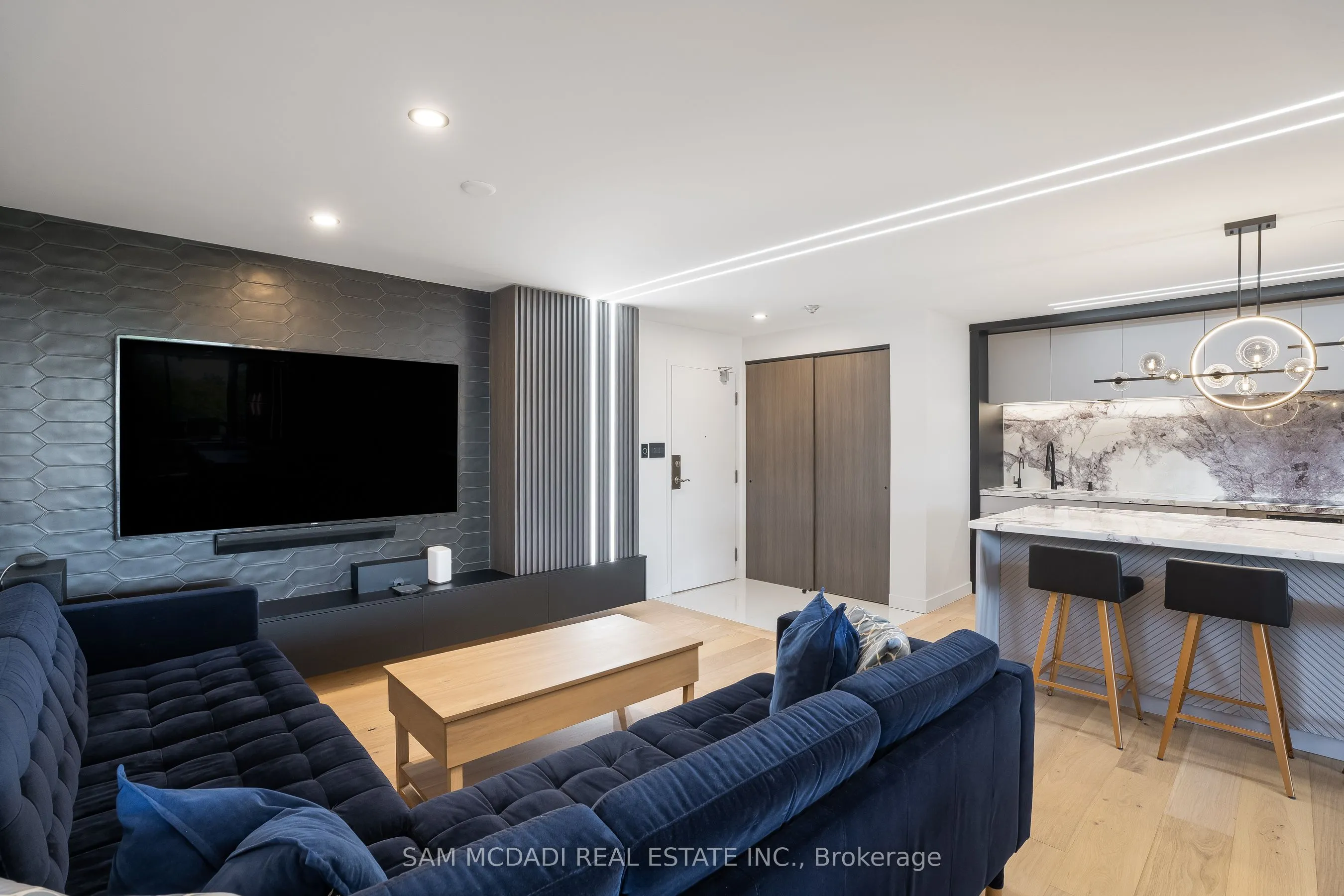 5444 Yonge Street #304