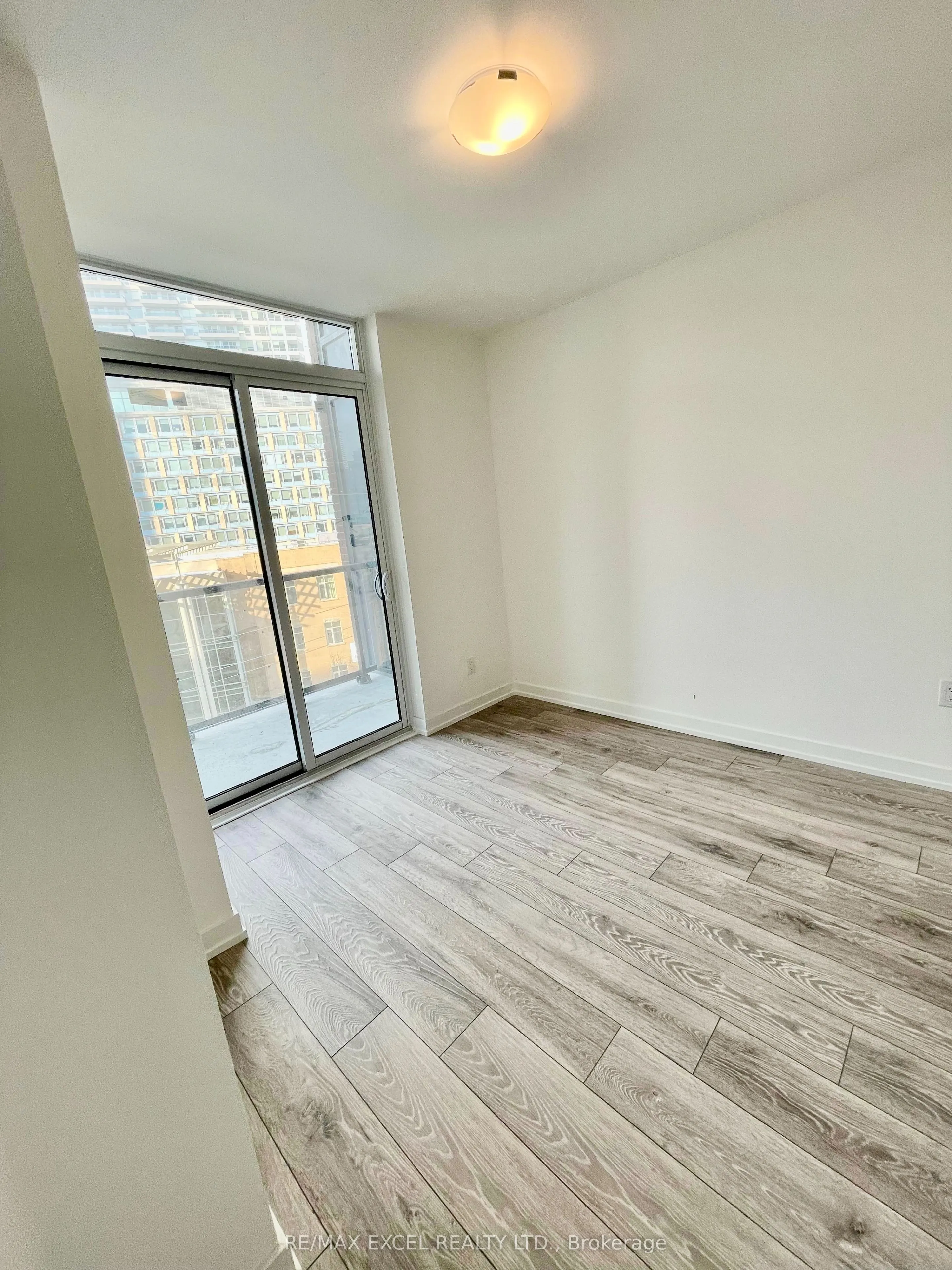159 Wellesley Street E #406