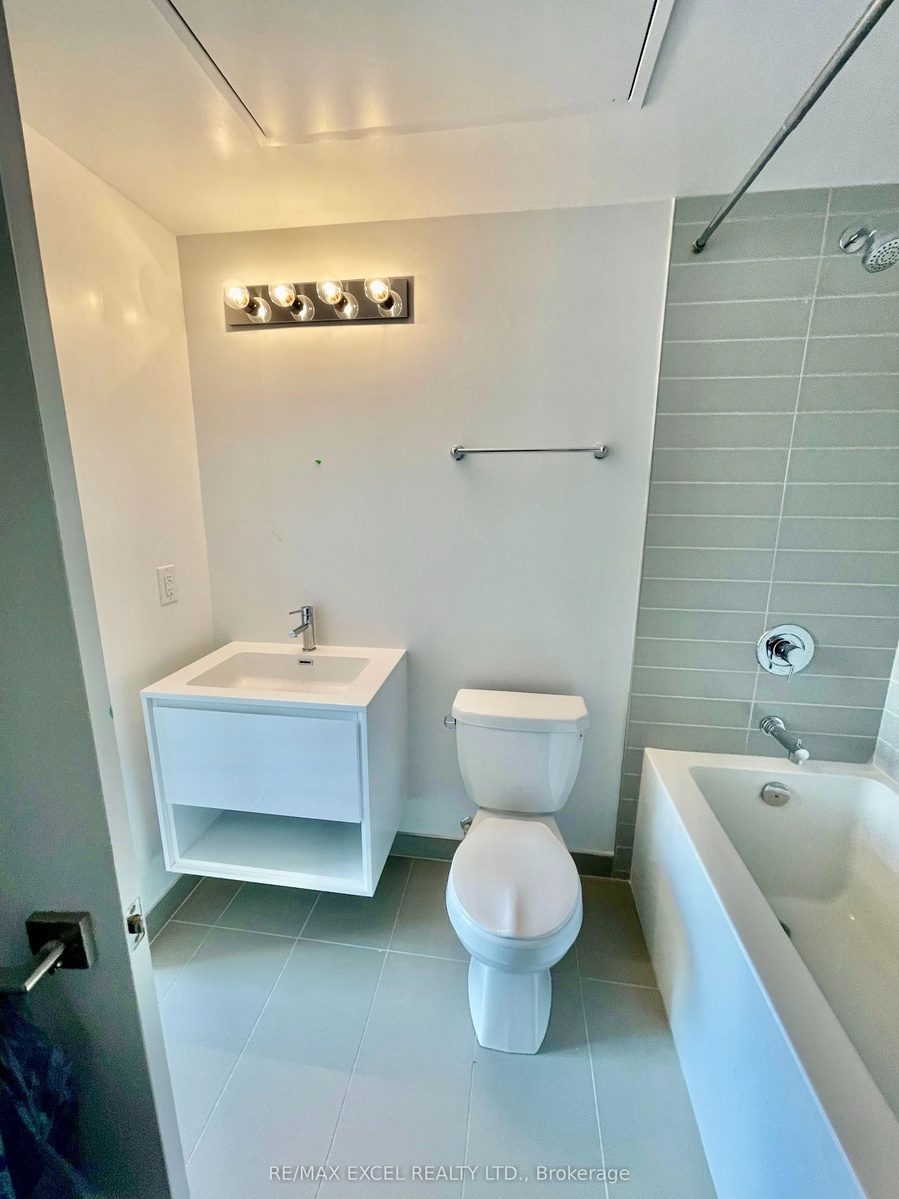159 Wellesley Street E #406