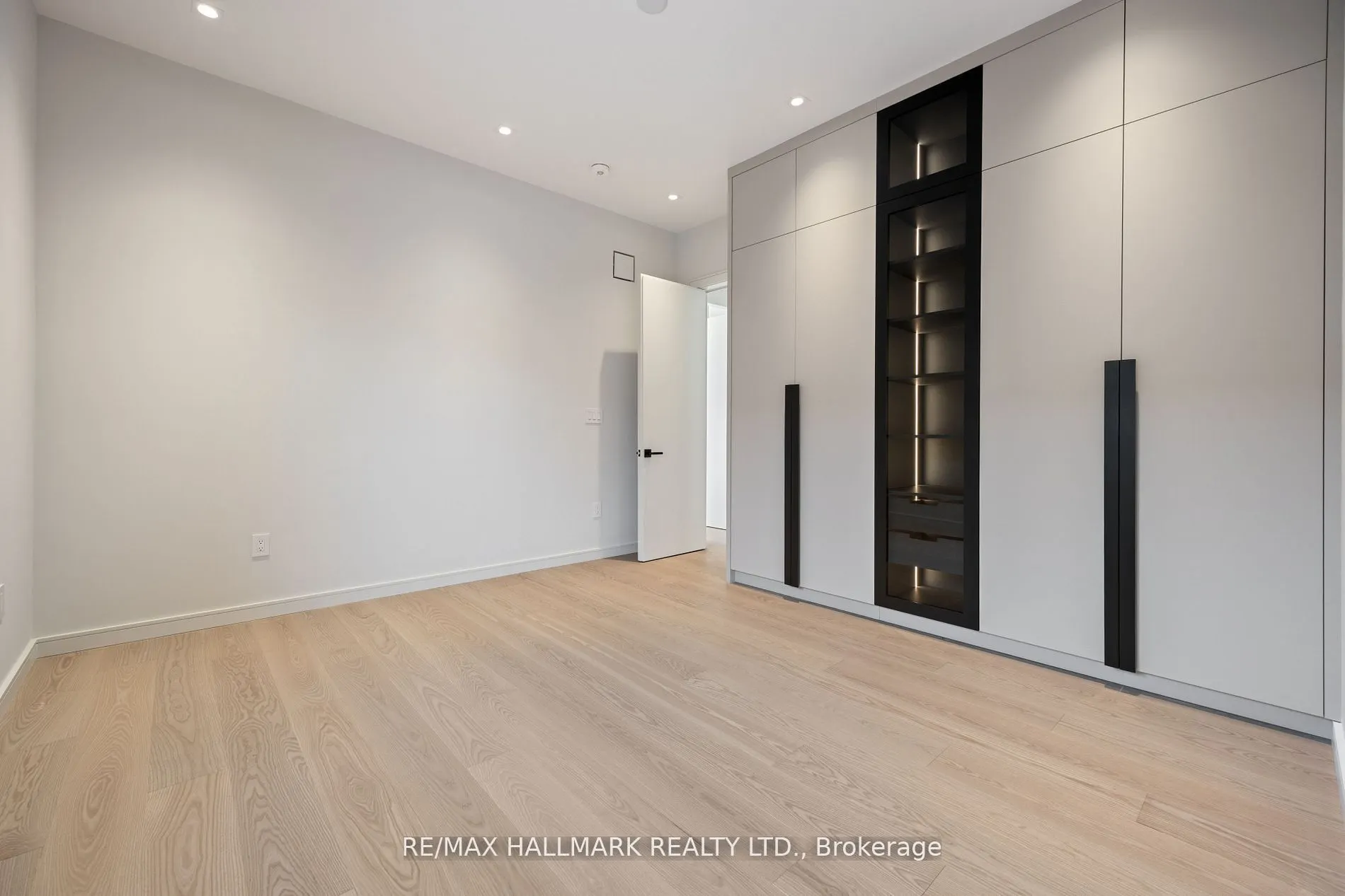 652 Bedford Park Avenue