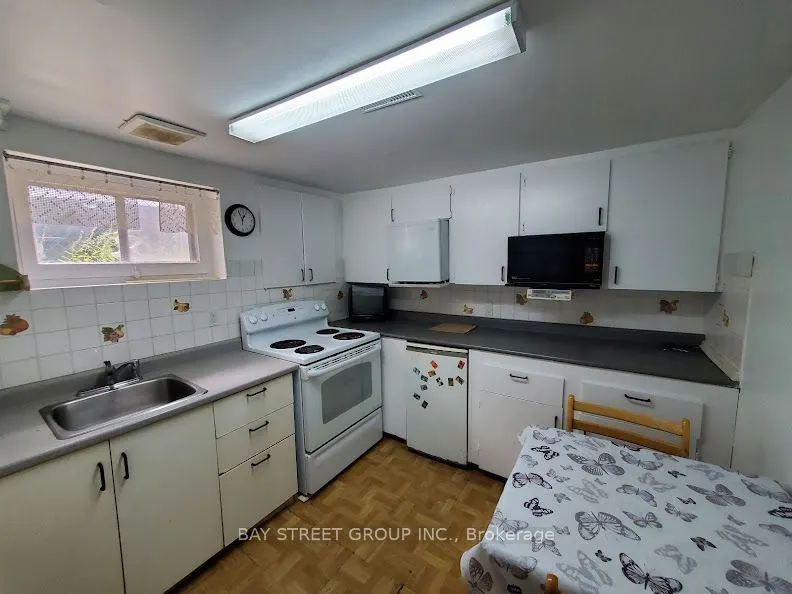 73 Regatta Crescent #Lower