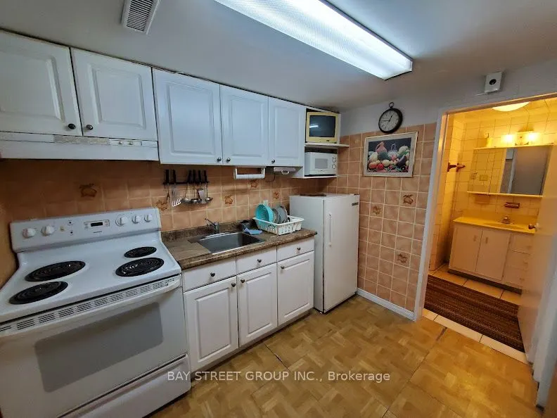 73 Regatta Crescent #Lower