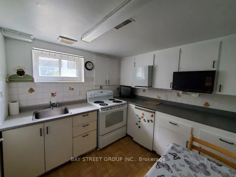 73 Regatta Crescent #Lower