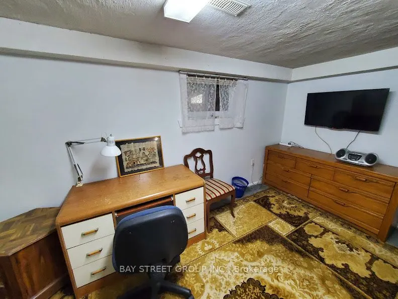 73 Regatta Crescent #Lower