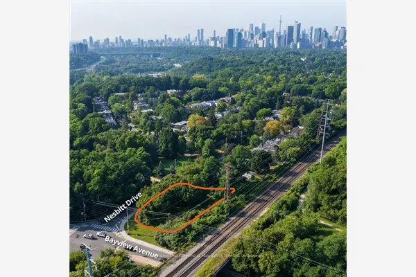 Bayview Ave & Nesbitt Dr Avenue