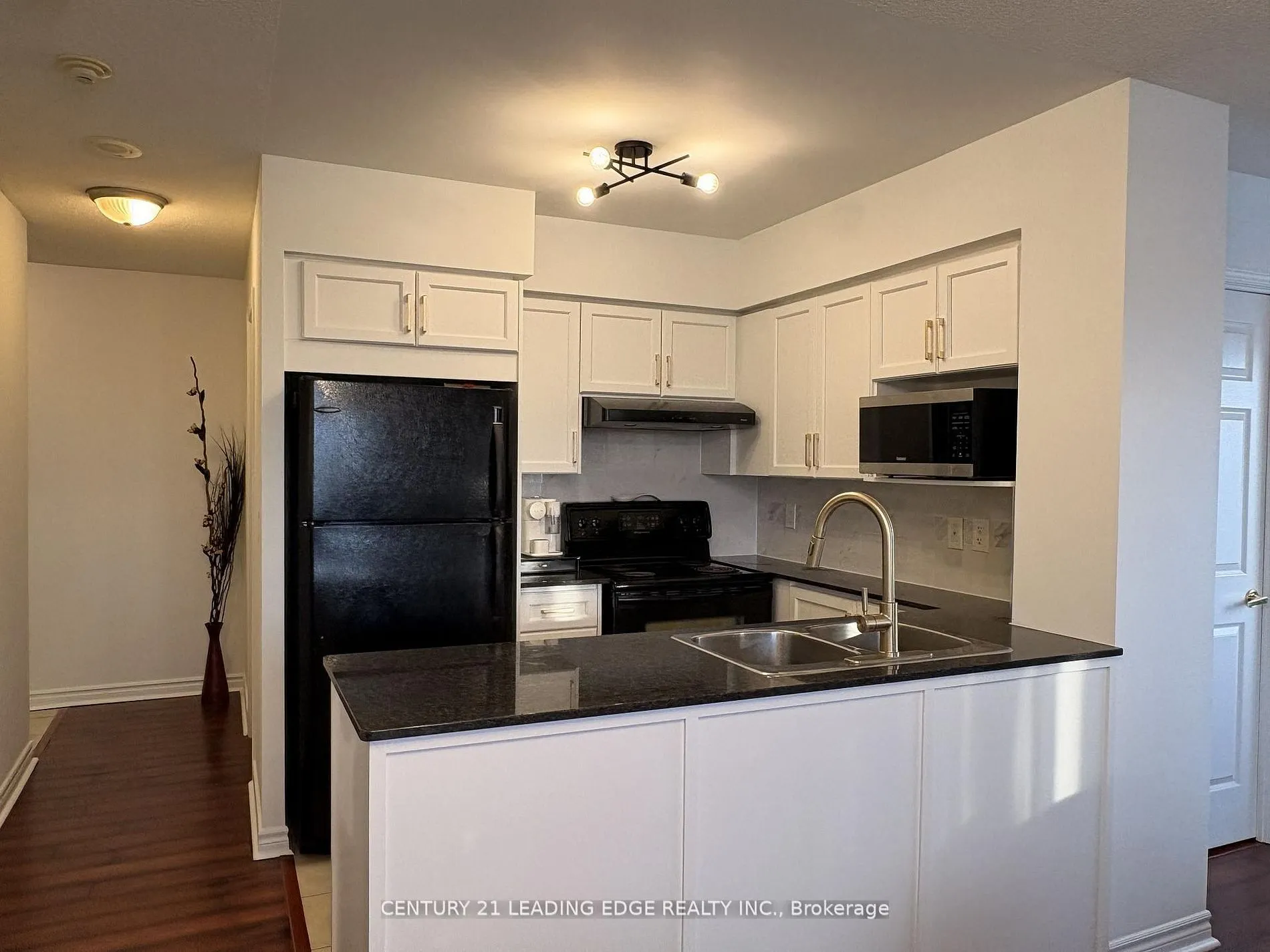 18 Kenaston Gardens #712