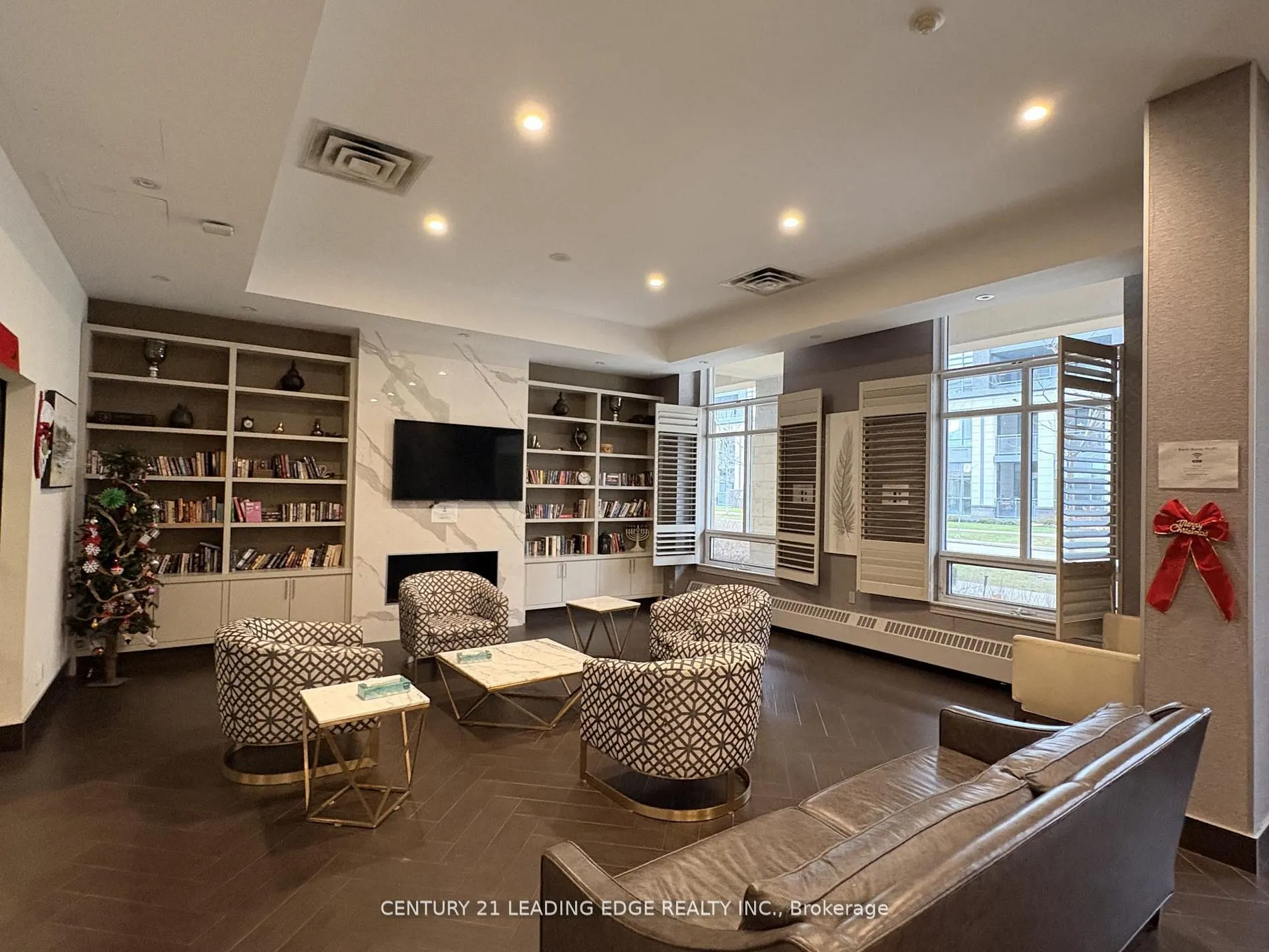 18 Kenaston Gardens #712