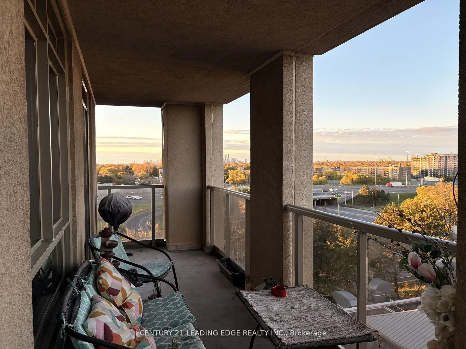 18 Kenaston Gardens #712