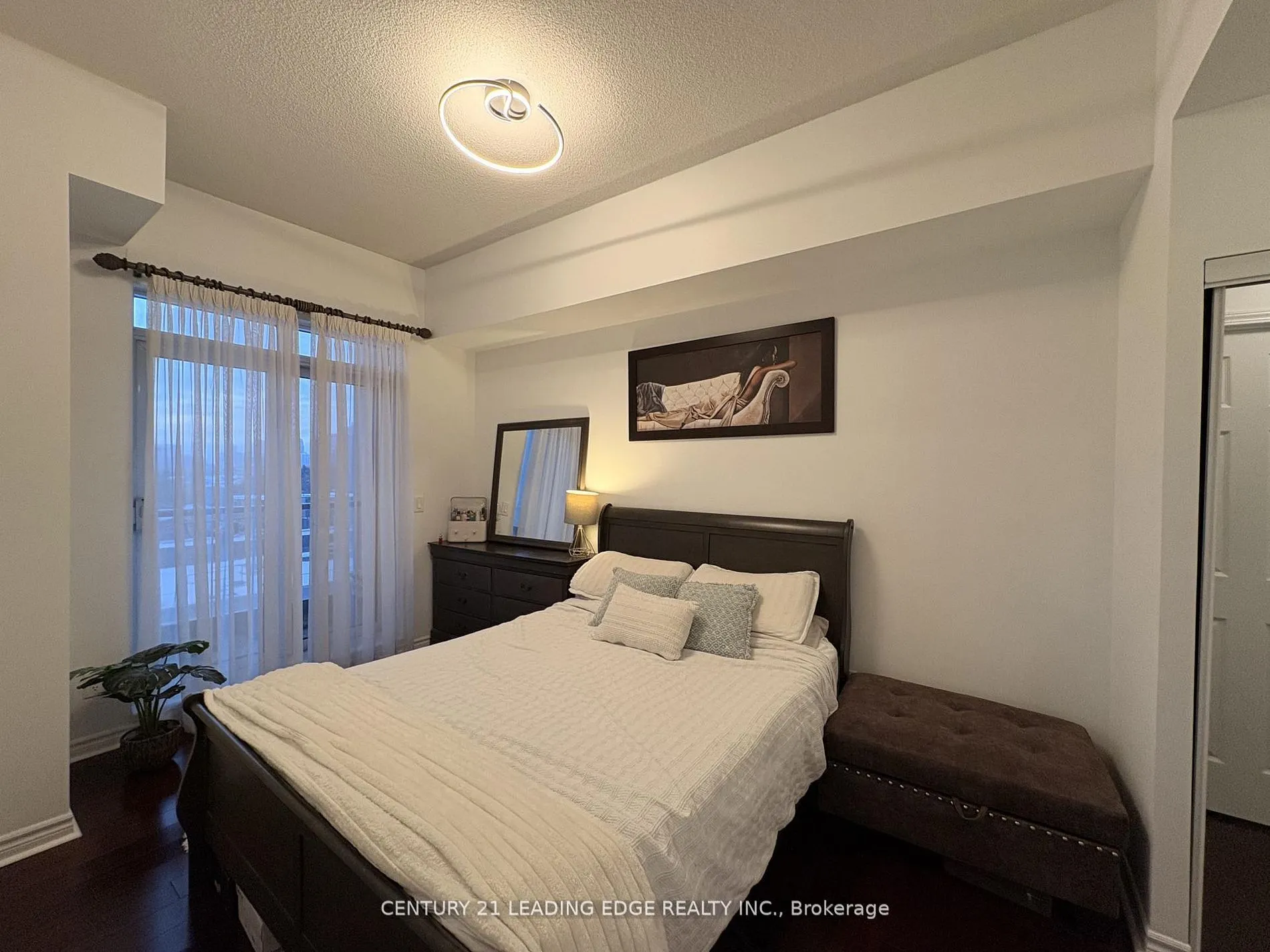 18 Kenaston Gardens #712